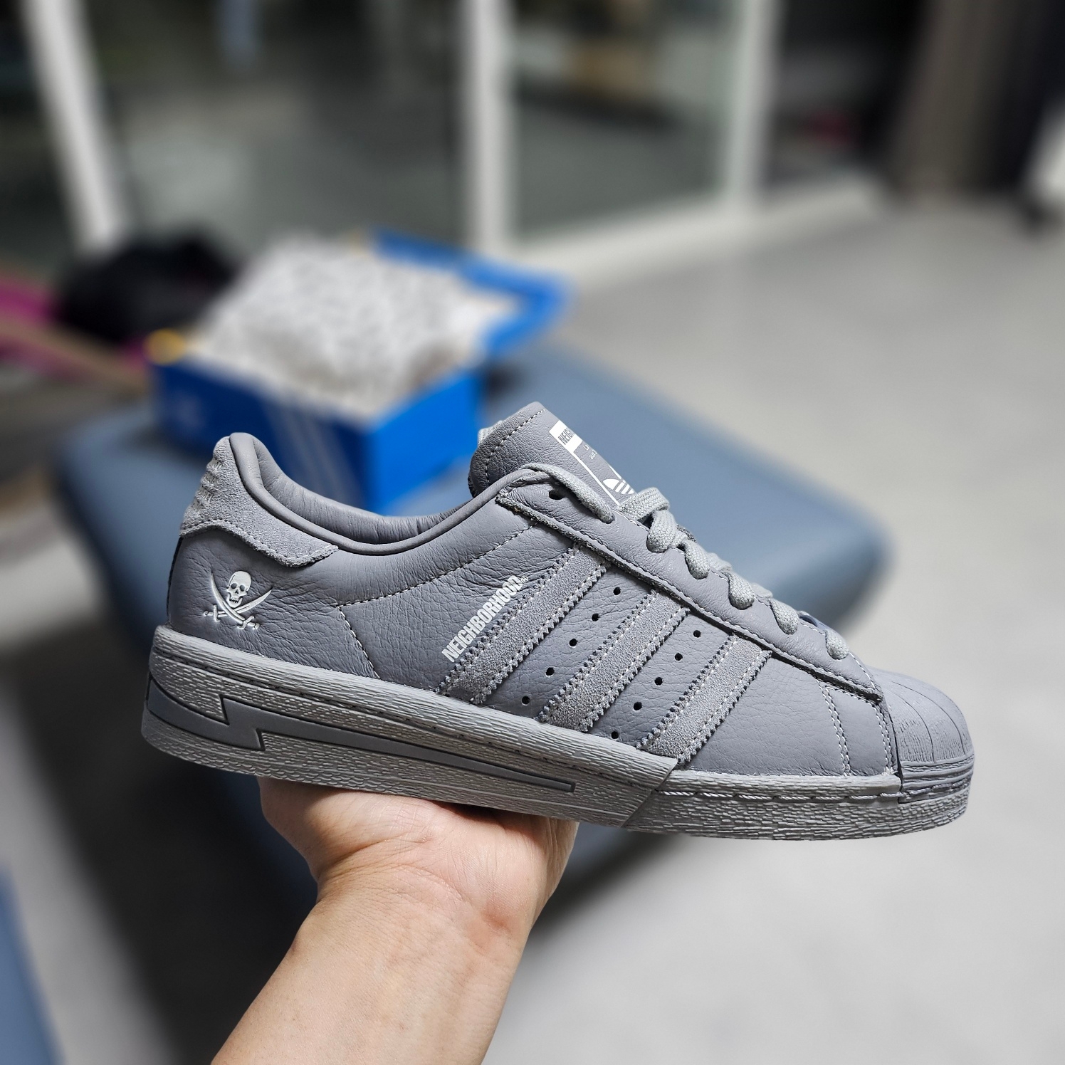 Adidas x Neighborhood Superstar 2024 Grey Cloud White 착용 스타일 - 4