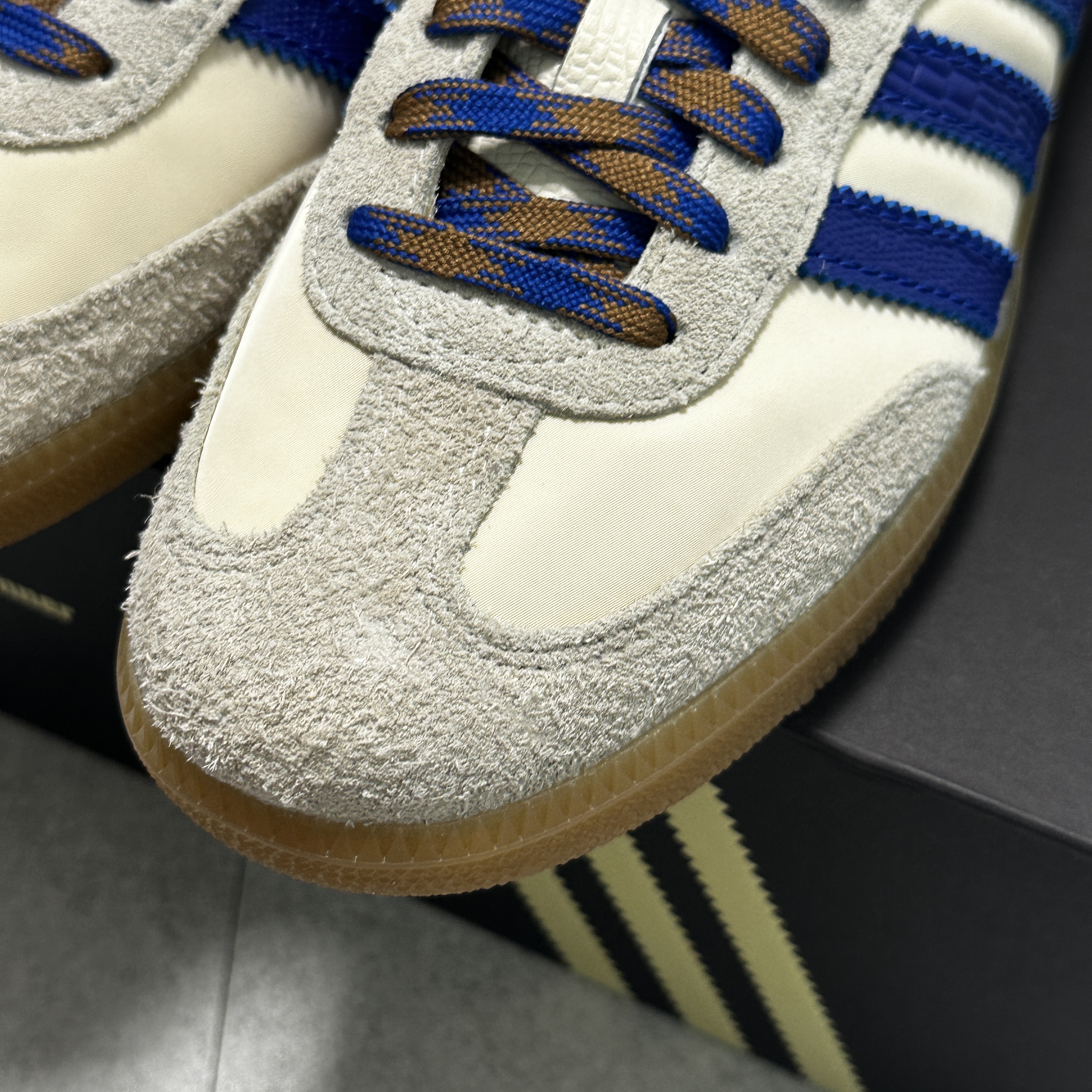 Adidas x Wales Bonner Samba Wonder Clay Royal Blue 착용 스타일 - 2