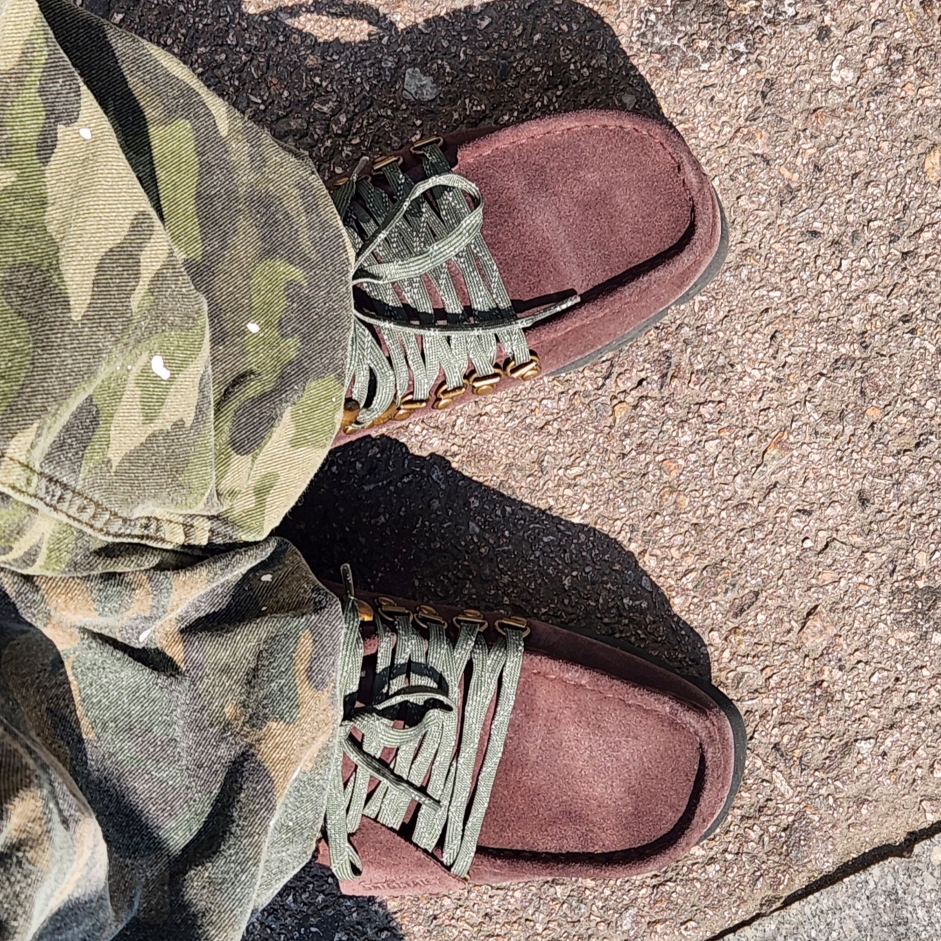 Clarks x END. x Beams Plus Walla Hike GTX Dark Brown, Supreme Futura Box Logo T-Shirt Moss - 24SS 착용 스타일 - 3