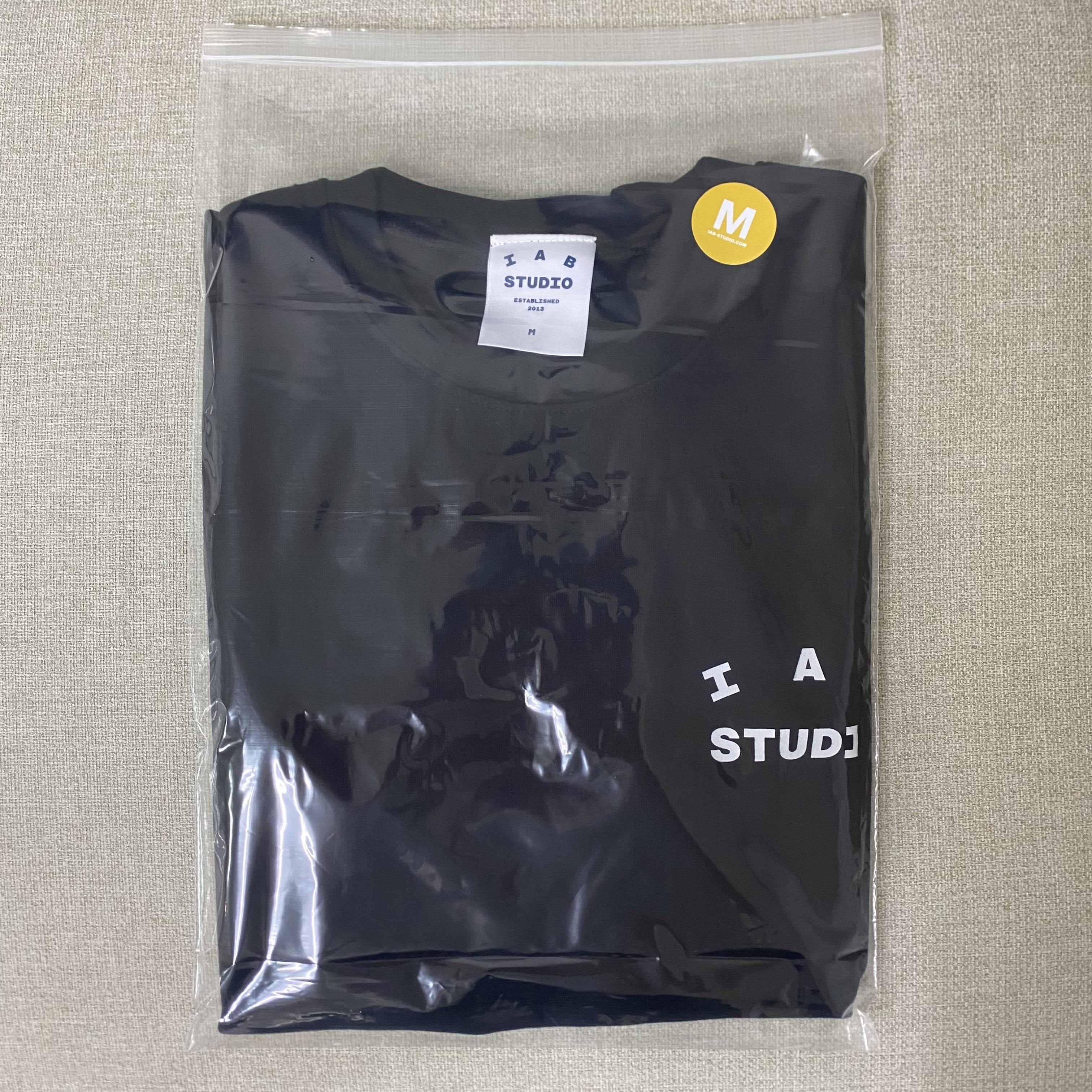 IAB Studio T-Shirt Black White 착용 스타일
