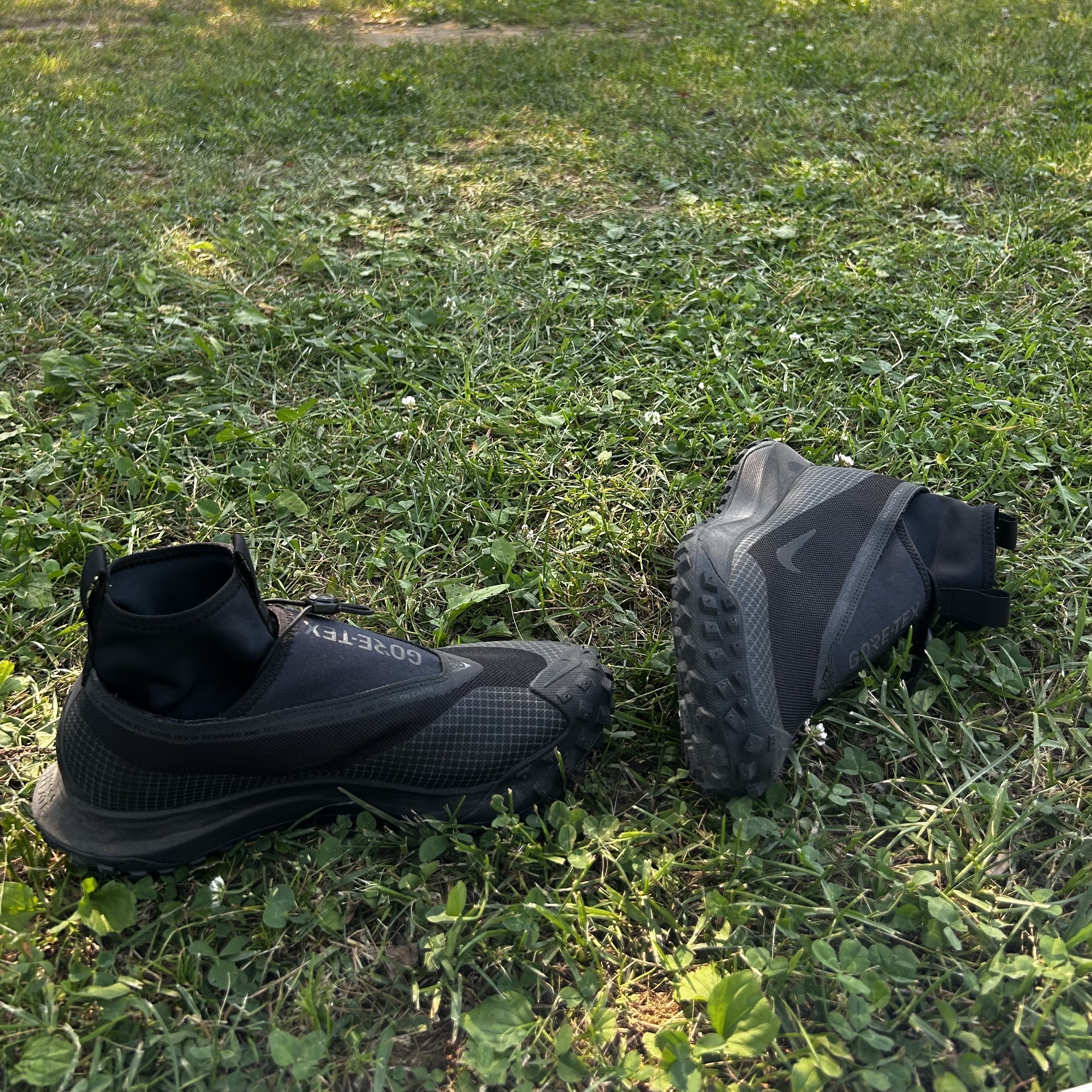 Nike ACG Mountain Fly Gore-Tex Black and Dark Grey 착용 스타일