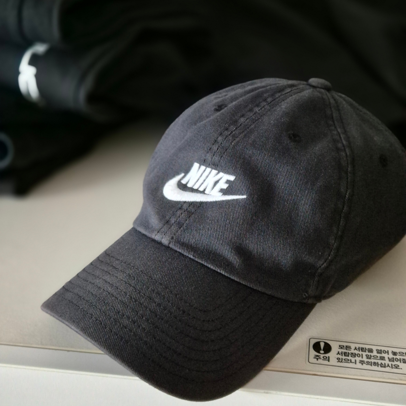 Nike Heritage 86 Futura Washed Cap Black White 착용 스타일