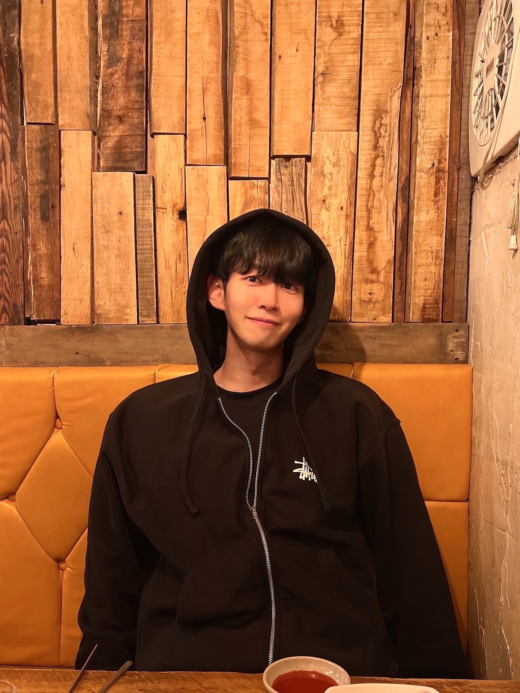 Stussy Basic Zip Hoodie Black 착용 스타일 - 1
