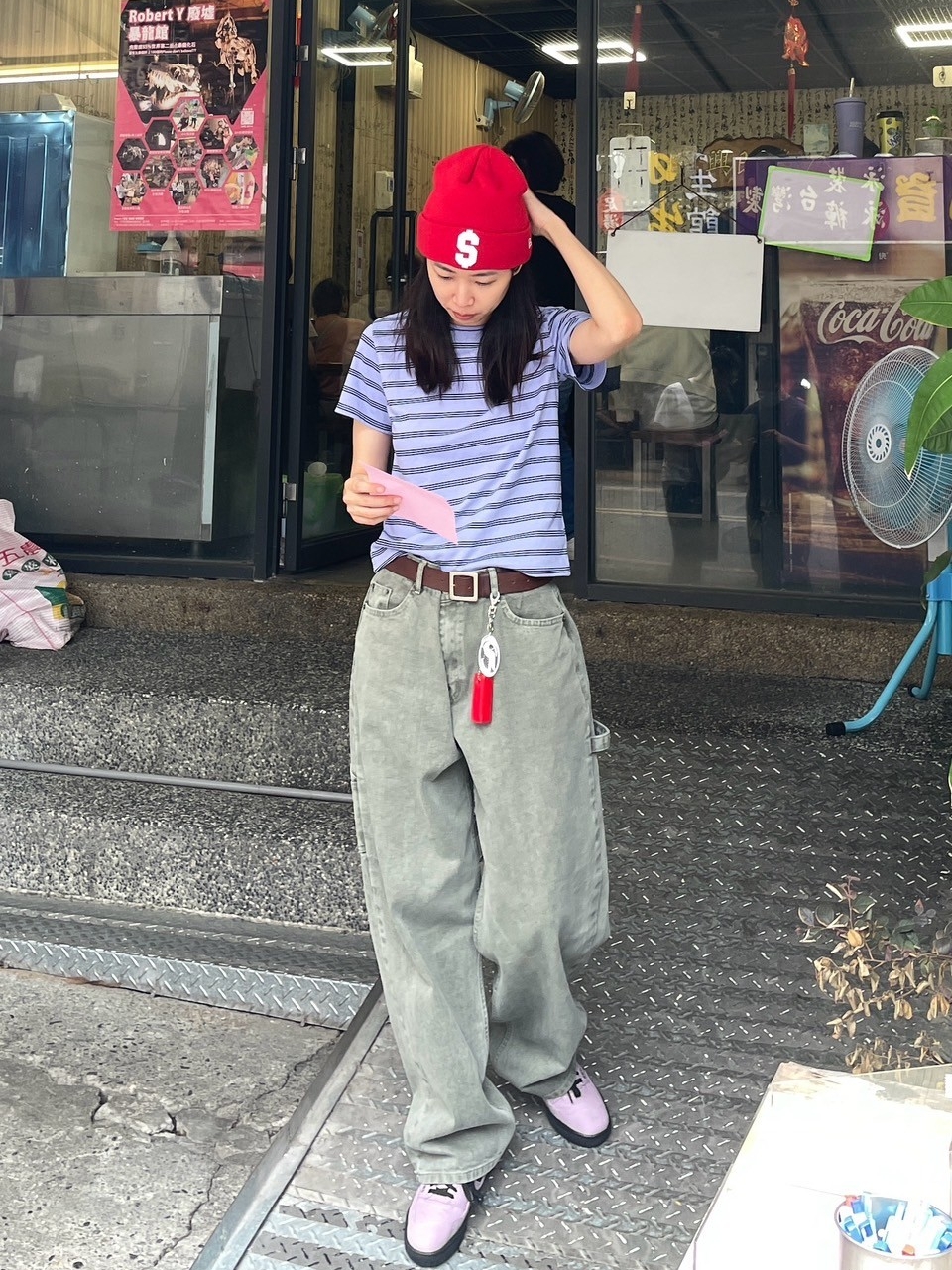 Supreme Floating Keychain Red - 23FW, Supreme New Era $ Beanie Red - 24SS 착용 스타일 - 4