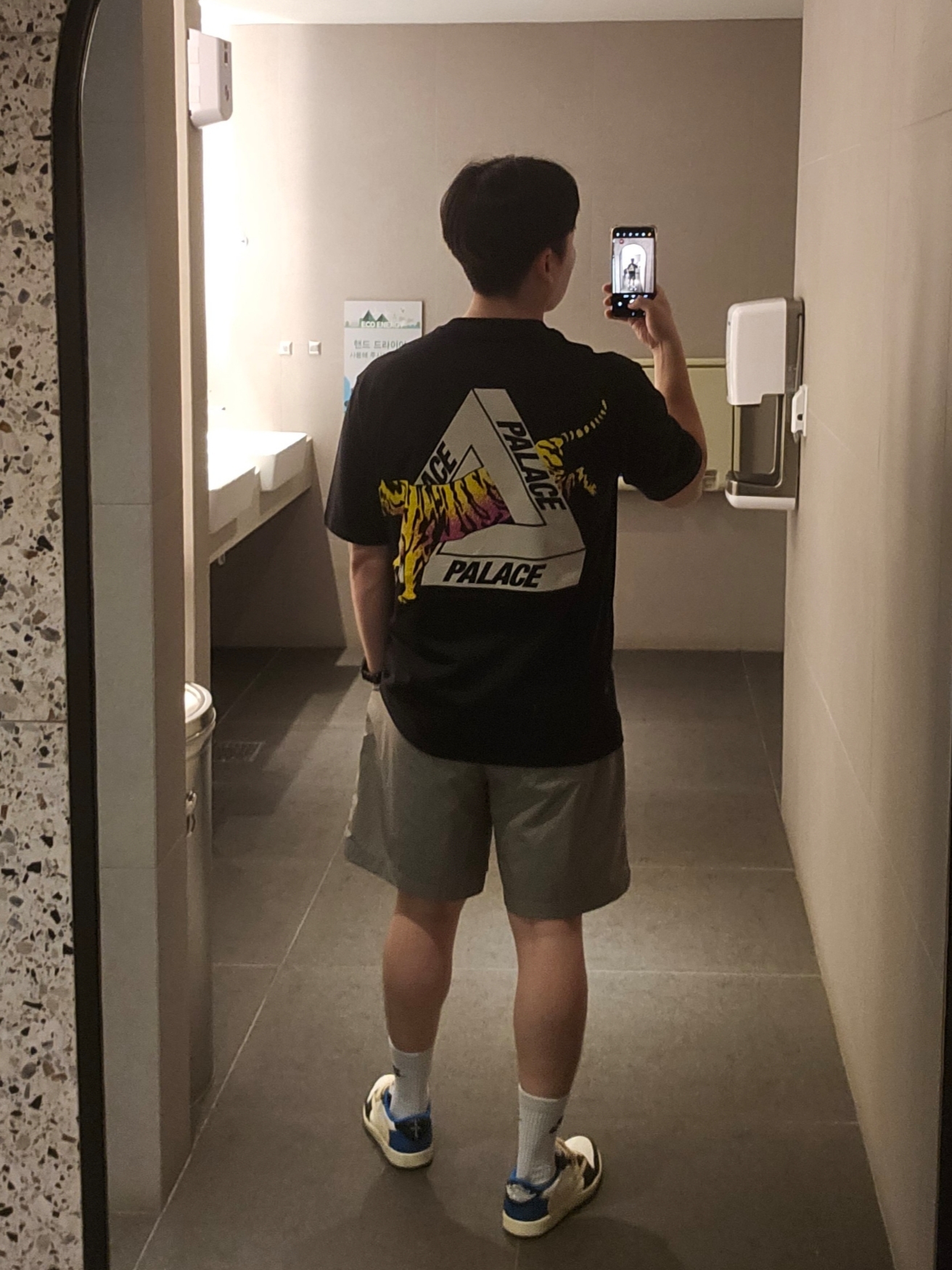Palace Korea Tri-Ferg T-Shirt Black - 24SS, IAB Studio Woven Shorts Gray - 23FW 착용 스타일