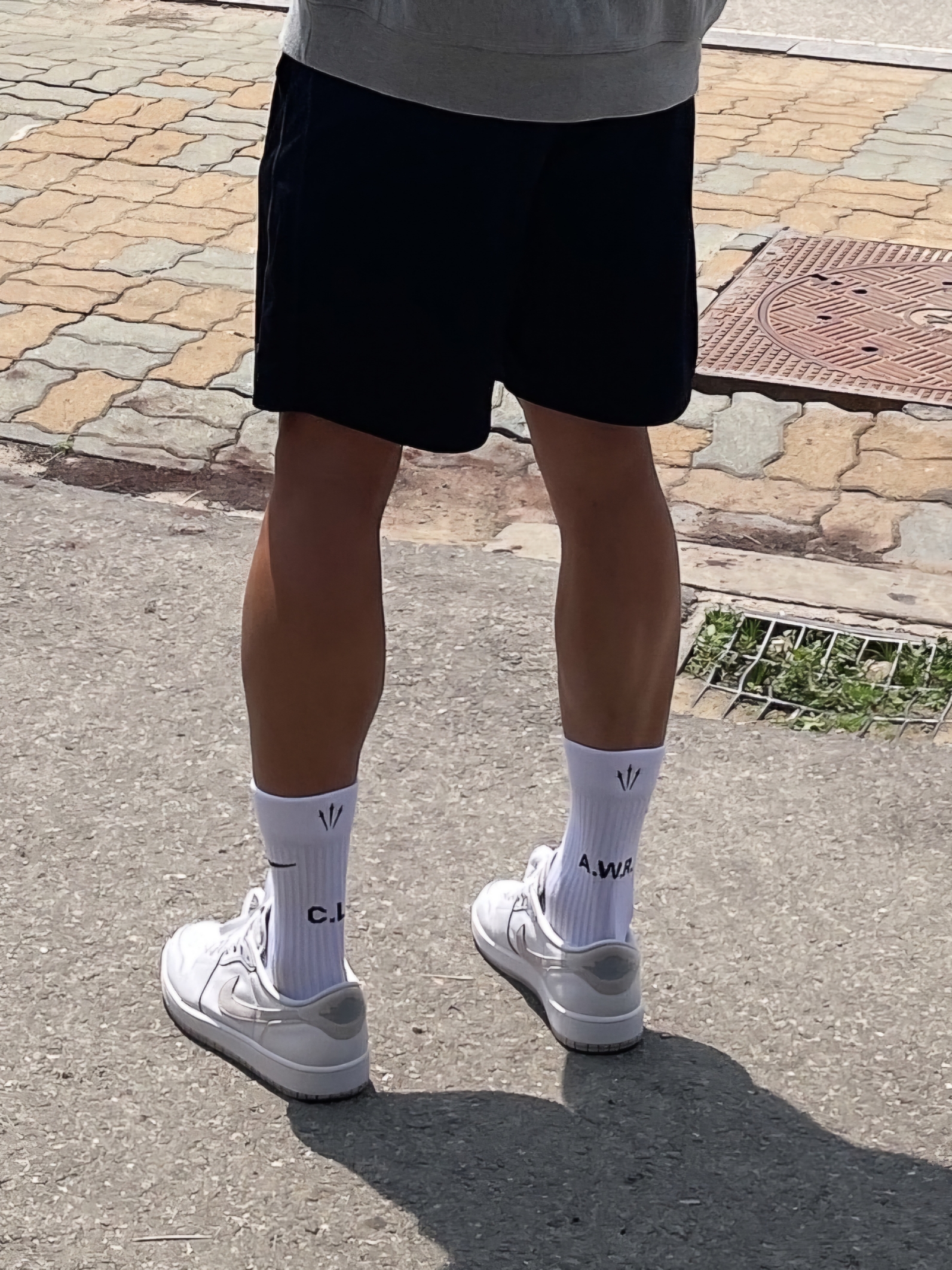 Jordan 1 Low OG Neutral Grey, Nike x Drake Nocta Socks White (3 Pack) 착용 스타일