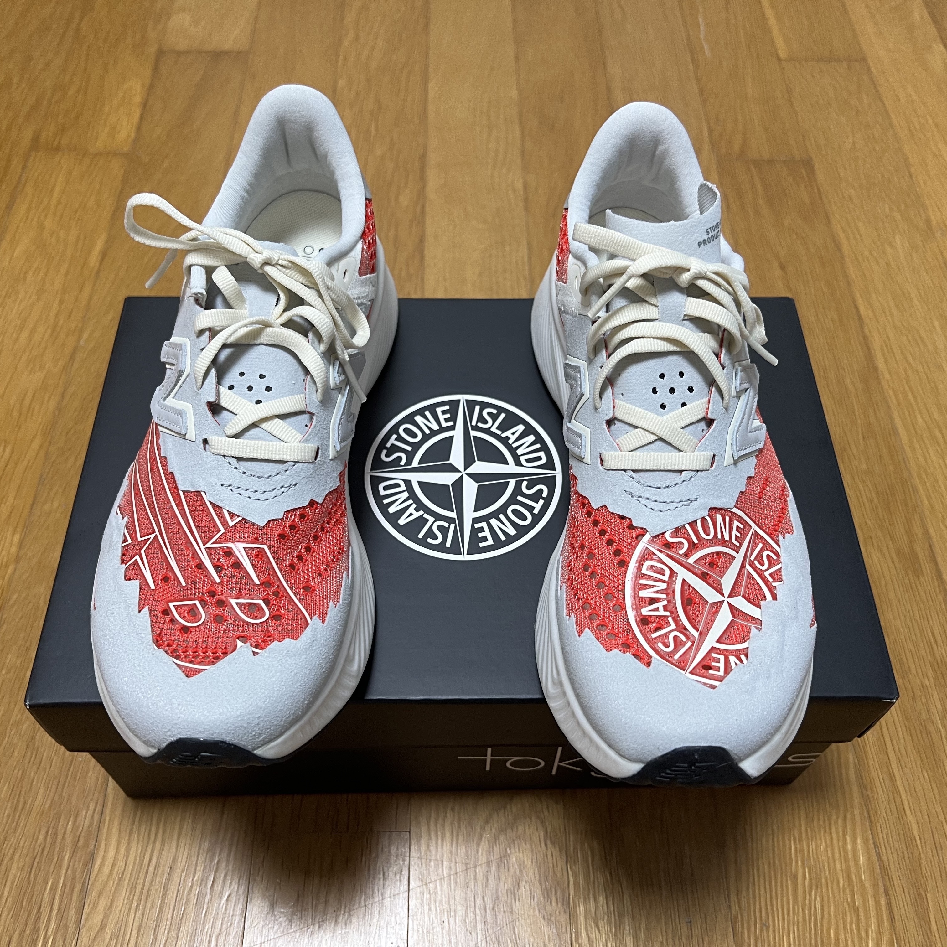New Balance x Stone Island x Tokyo Design Studio FuelCell RC Elite v2 SI Red 착용 스타일 - 3