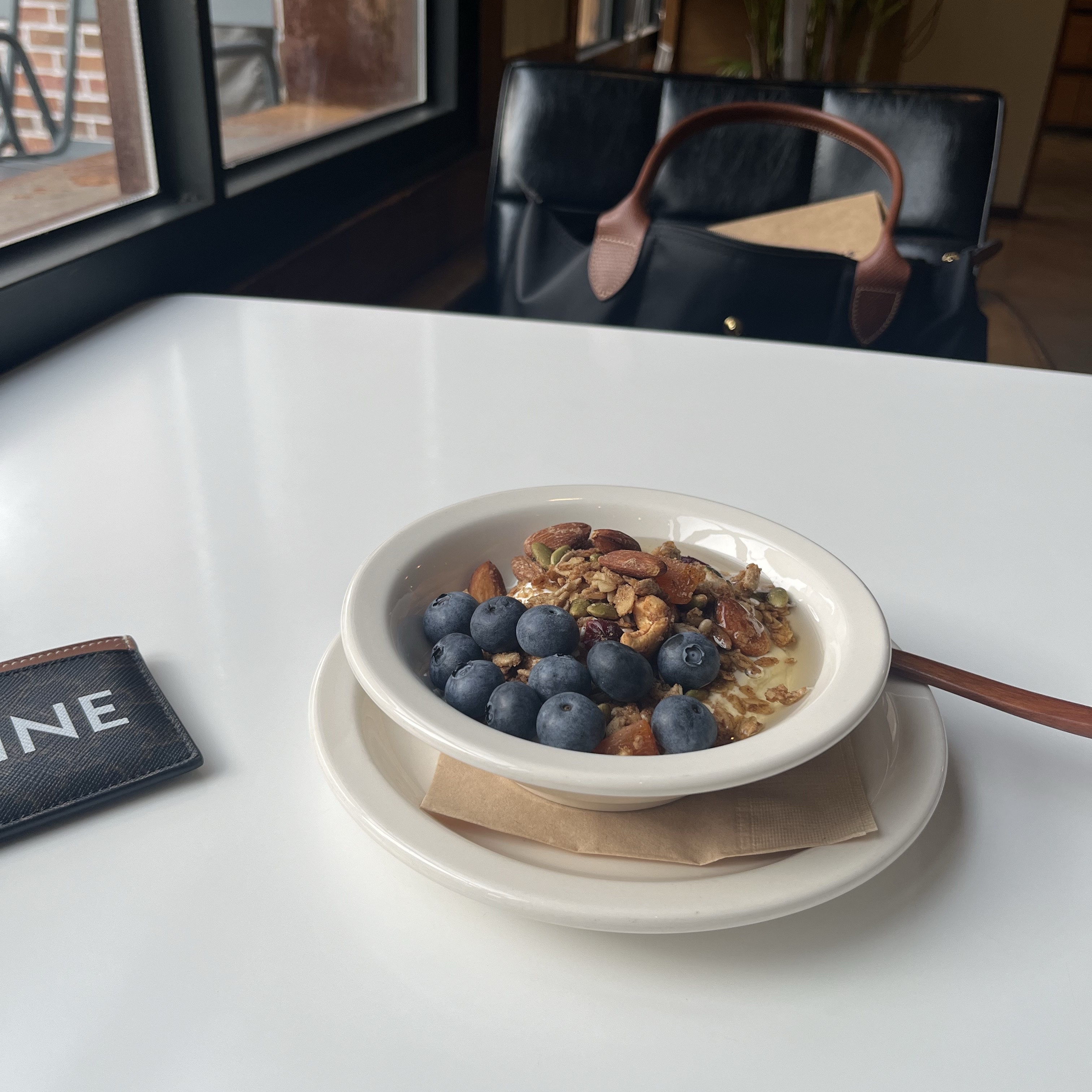 Longchamp Le Pliage Original Tote Bag L Black 착용 스타일