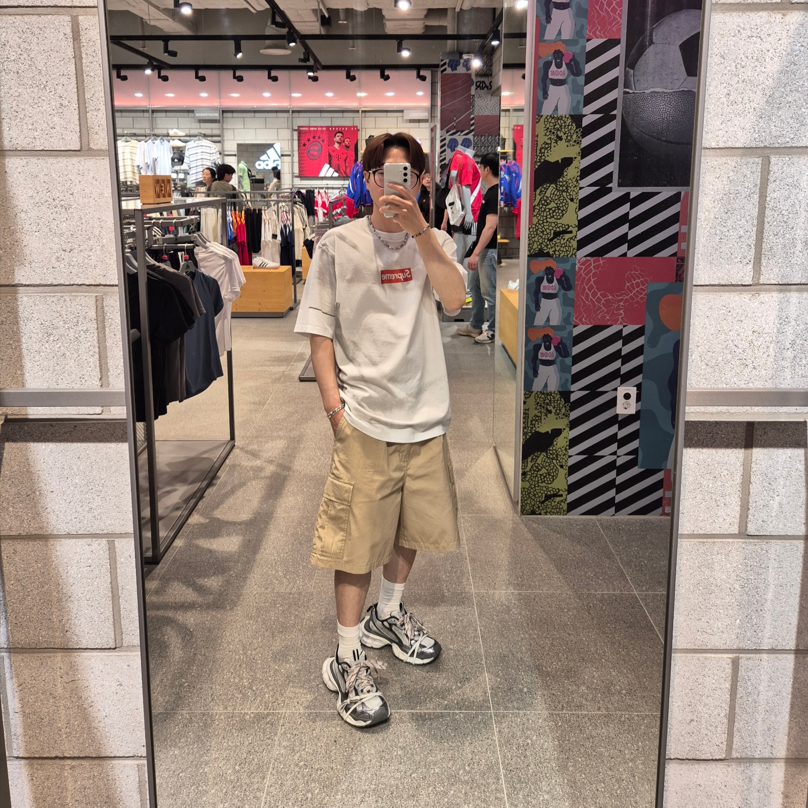 Supreme x MM6 Maison Margiela Box Logo T-Shirt White - 24SS, (W) Balenciaga 3XL Sneakers Grey White Red 착용 스타일 - 2
