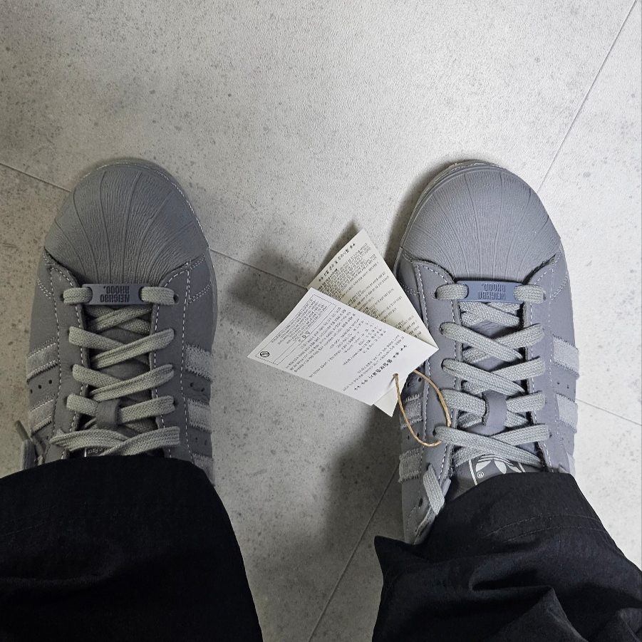 Adidas x Neighborhood Superstar 2024 Grey Cloud White 착용 스타일 - 5