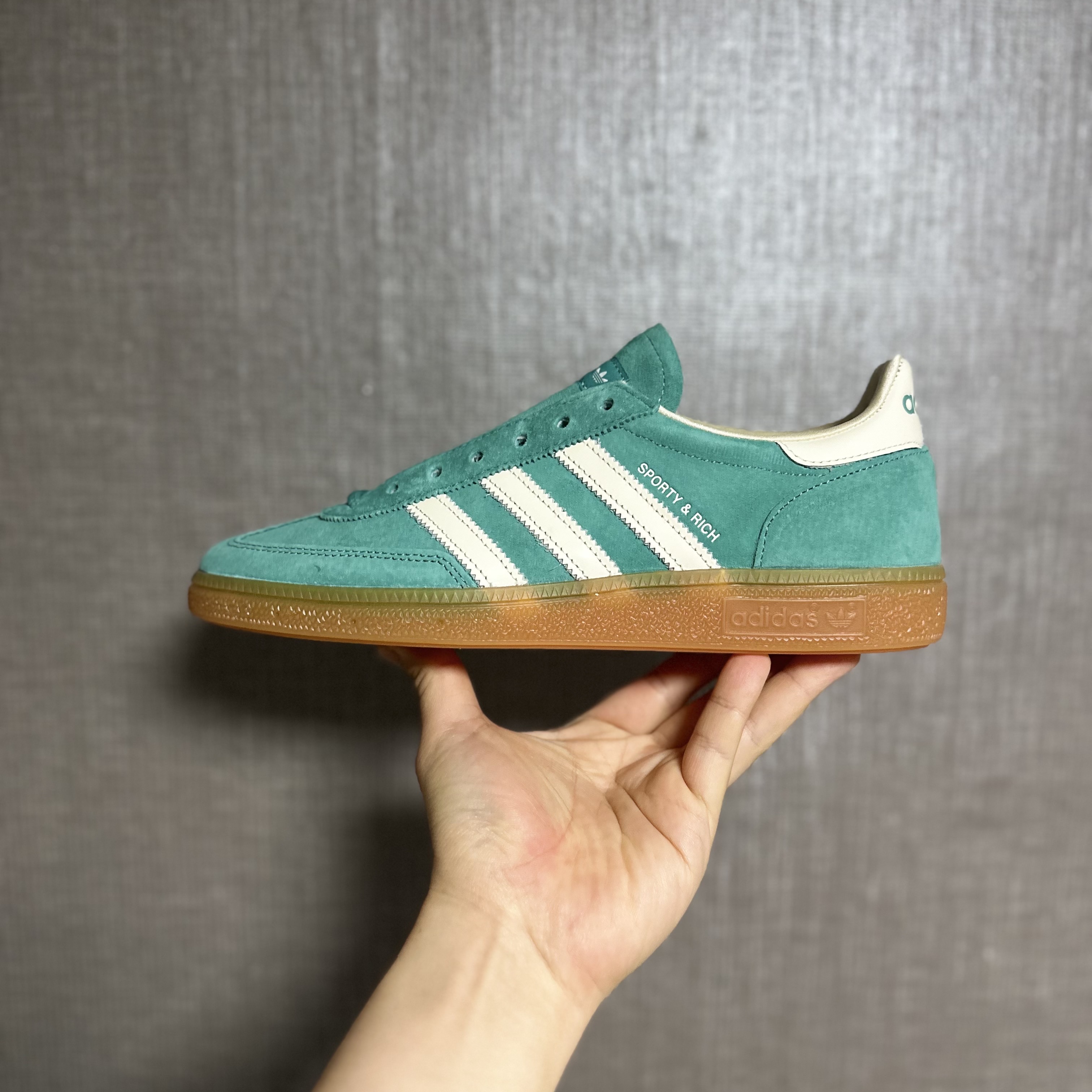 Adidas x Sporty & Rich Spezial Handball Pantone Core White 착용 스타일