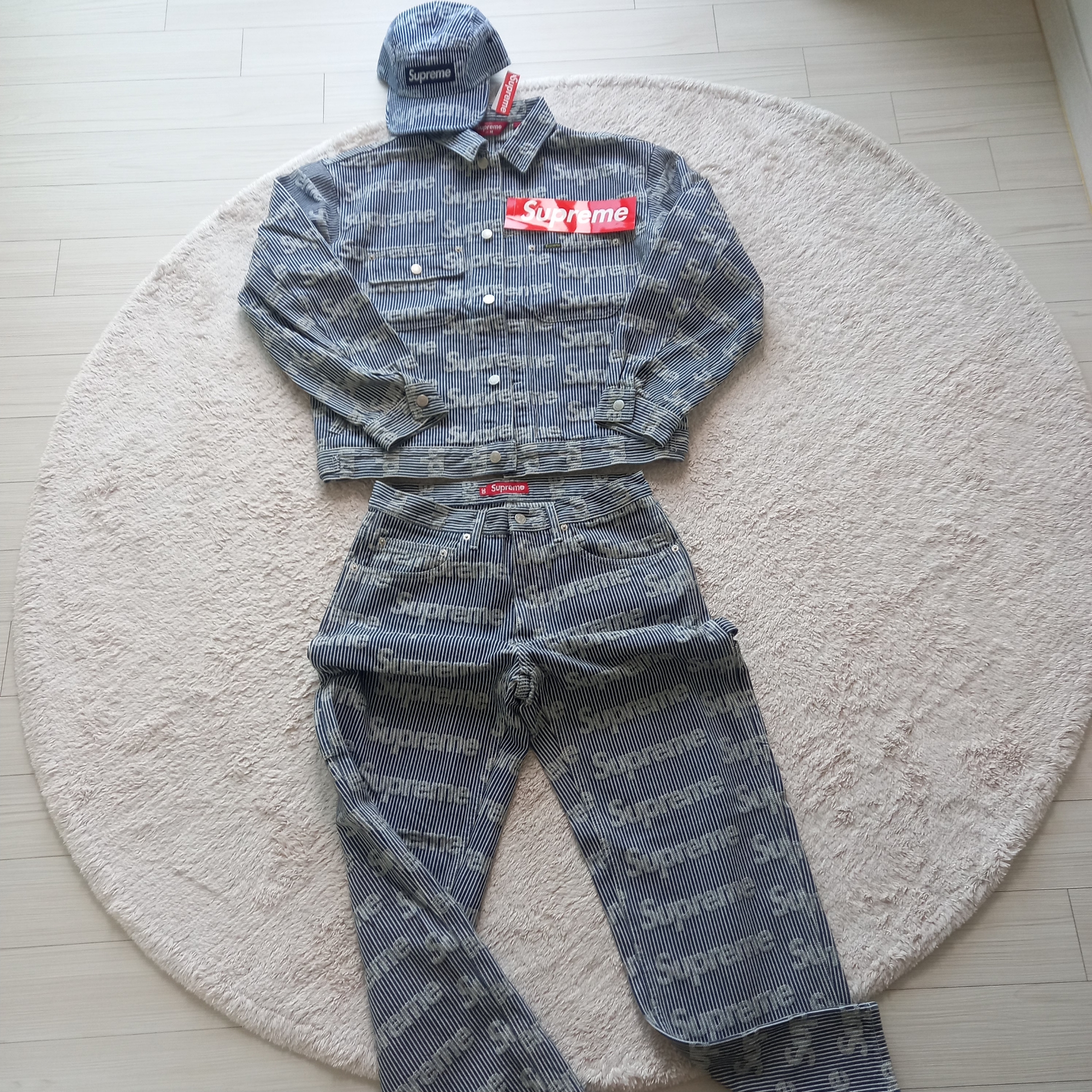 Supreme Denim Camp Cap Stripe - 24SS, Supreme Denim Painter Pants Stripe - 24SS 착용 스타일 - 1