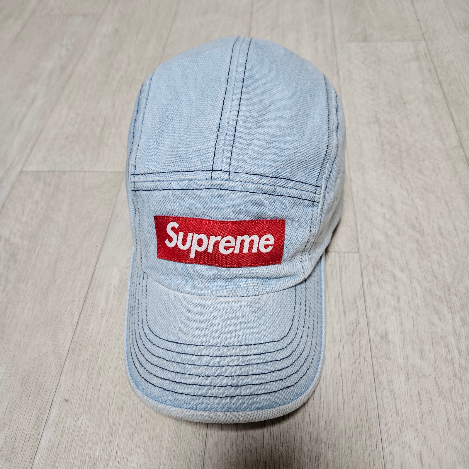 Supreme Denim Camp Cap Washed Blue - 22FW 착용 스타일 - 1