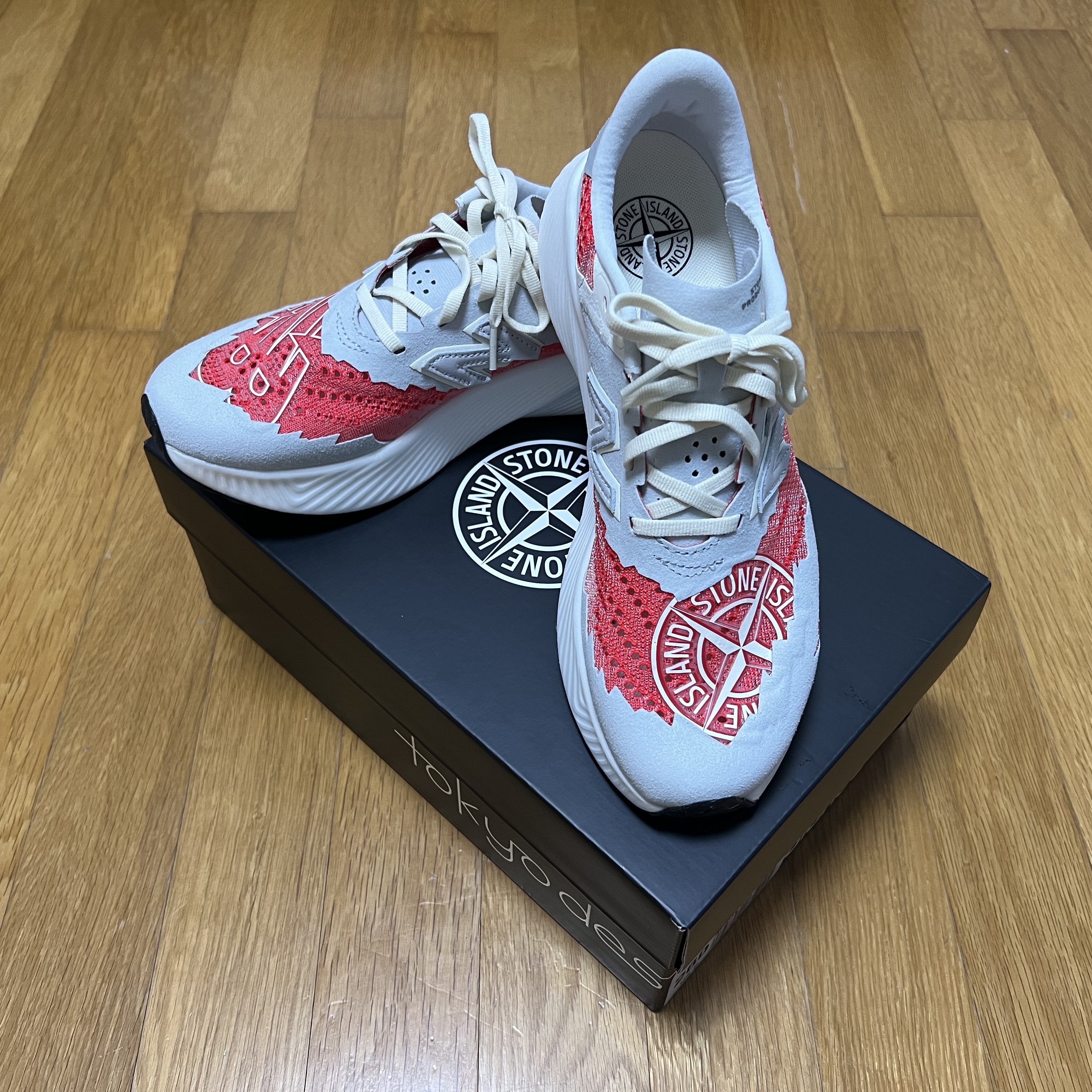 New Balance x Stone Island x Tokyo Design Studio FuelCell RC Elite v2 SI Red 착용 스타일 - 1