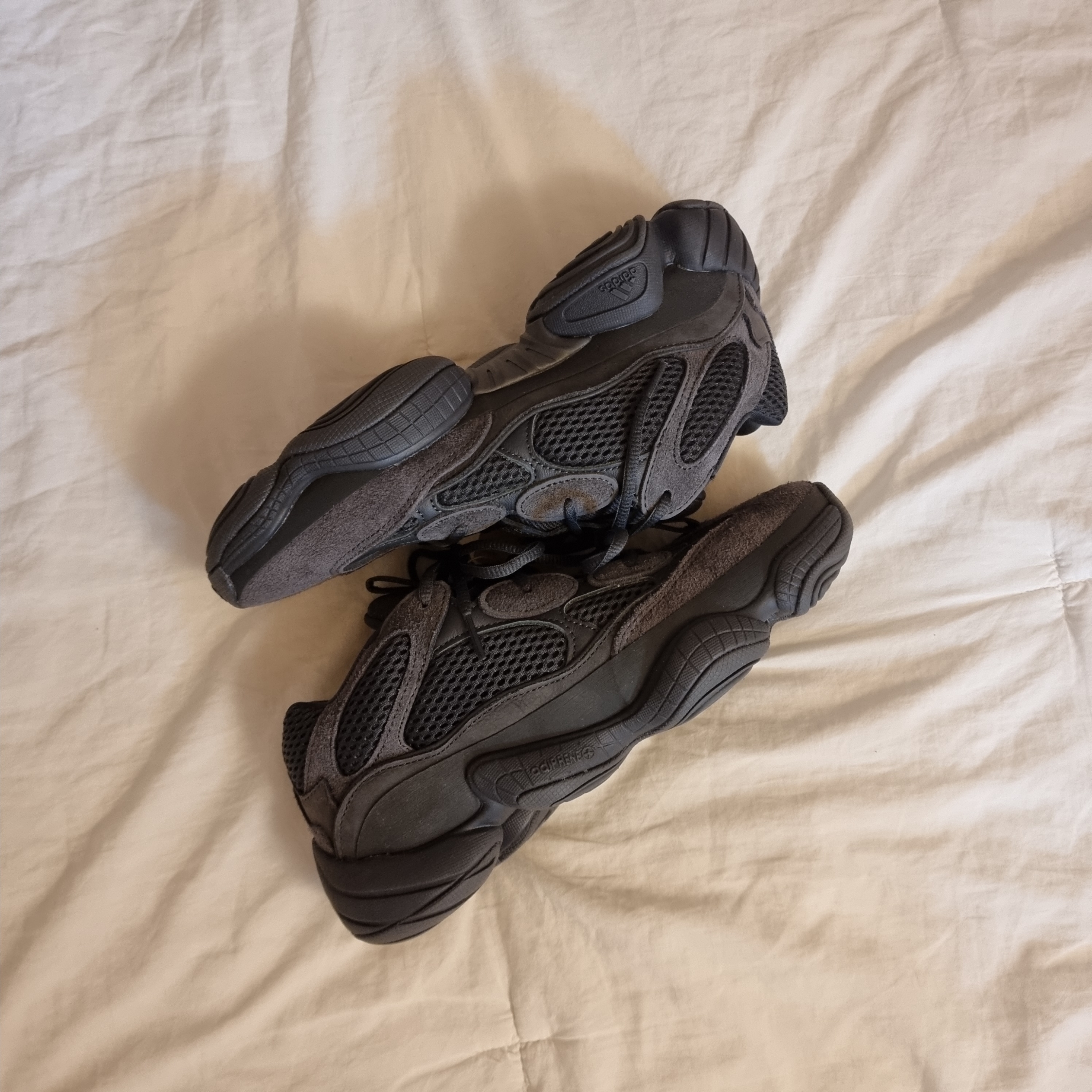 Adidas Yeezy 500 Utility Black 2022/2023 착용 스타일 - 2