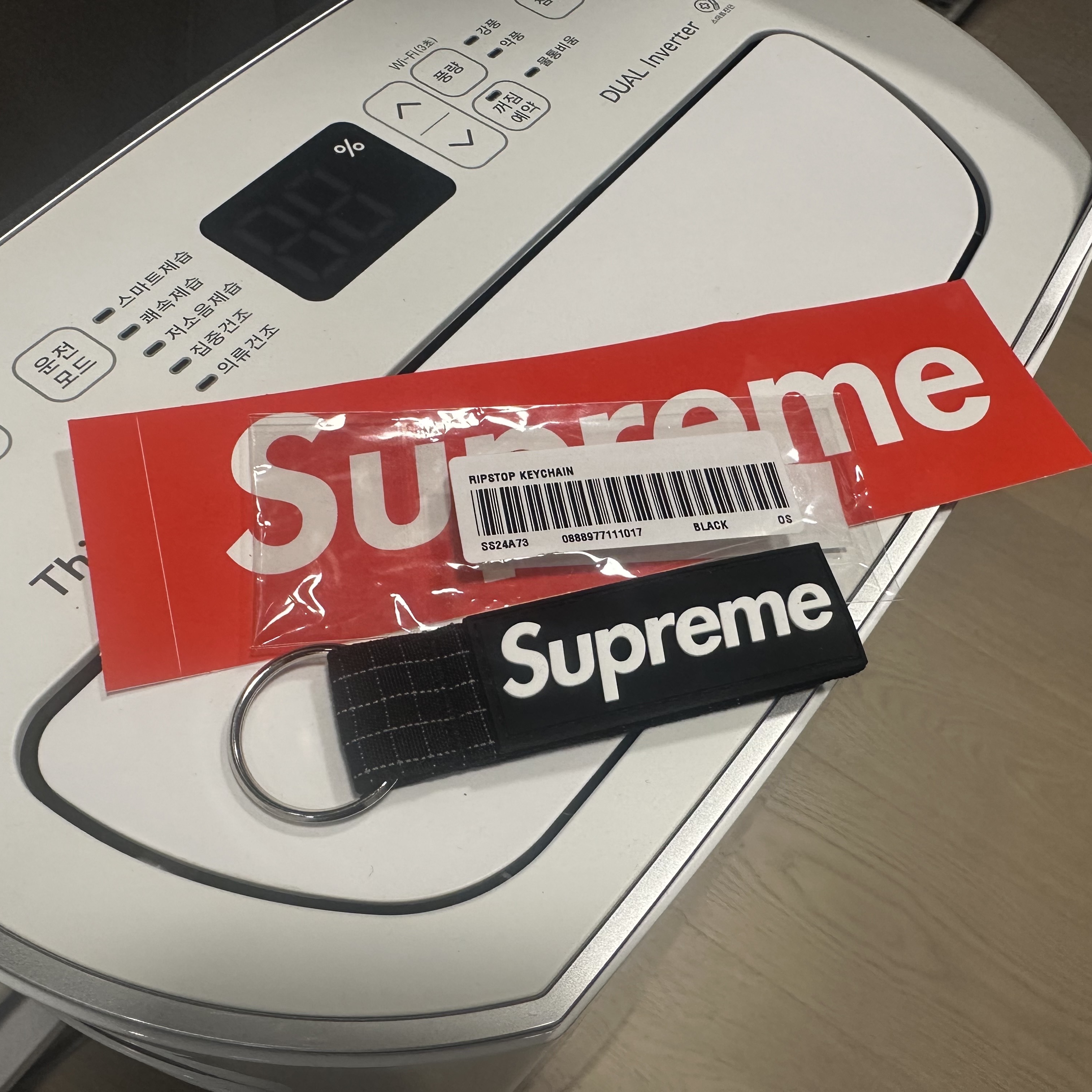 Supreme Ripstop Keychain Black - 24SS 착용 스타일
