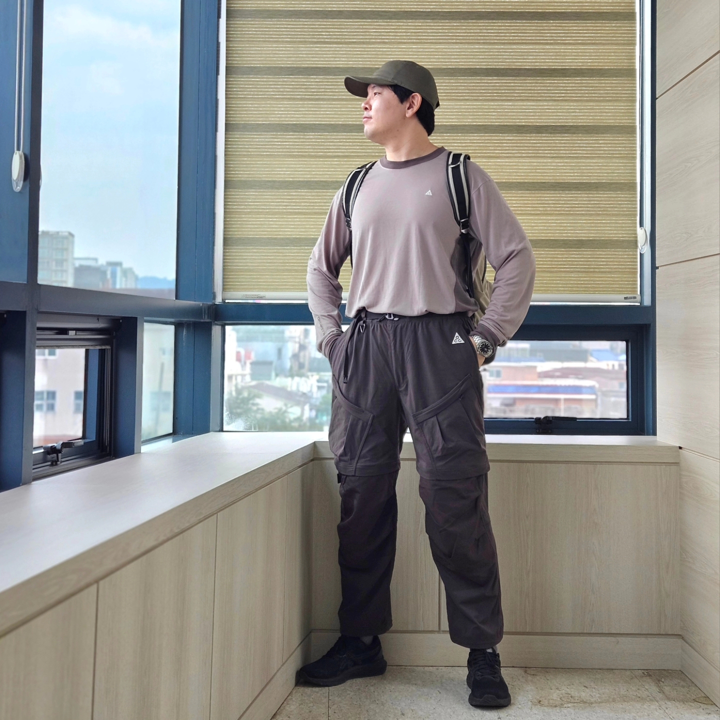 Nike Dri-Fit ACG Goat Rocks Long Sleeve T-Shirt Moon Fossil - Asia, Nike ACG Smith Summit Cargo Pants Velvet Brown - Asia 착용 스타일 - 1