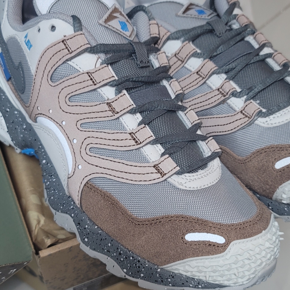 Nike x Undefeated Air Terra Humara Archaeobrown 착용 스타일 - 6