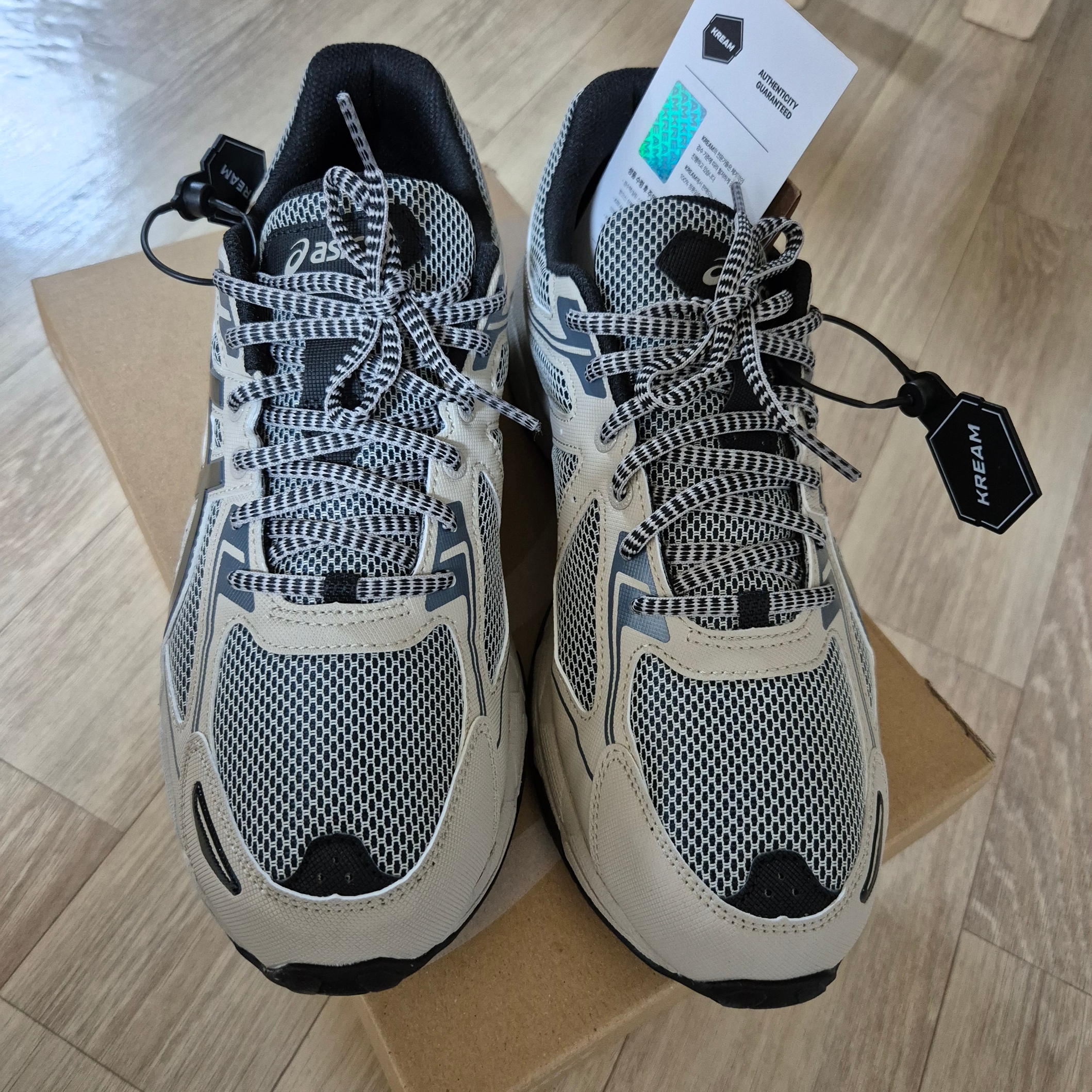 Asics Gel-Venture 6 Feather Grey Black 착용 스타일