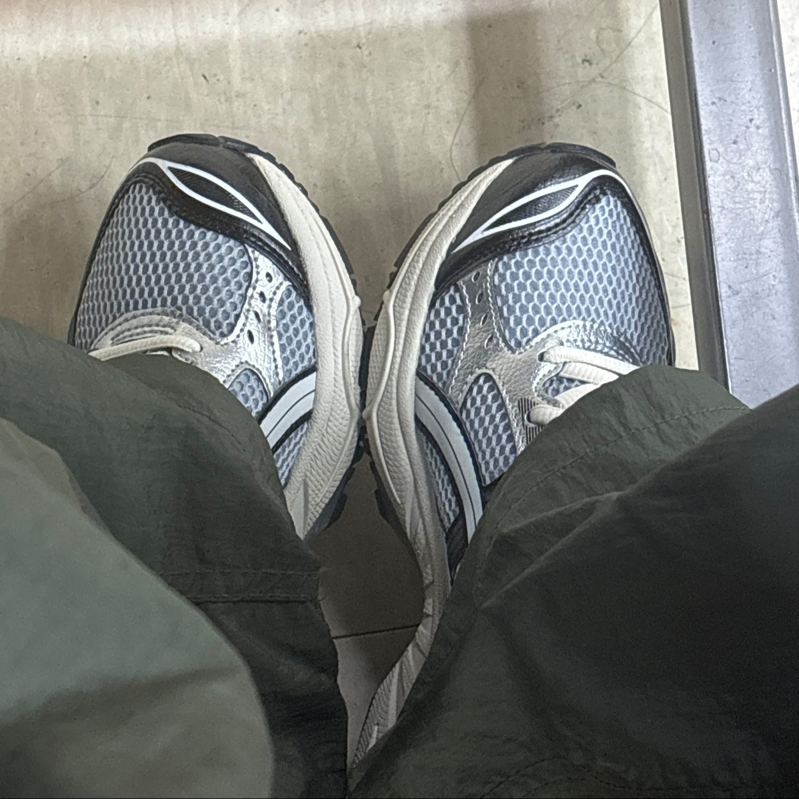 Asics Gel-Kayano 14 Black Glacier Grey 착용 스타일