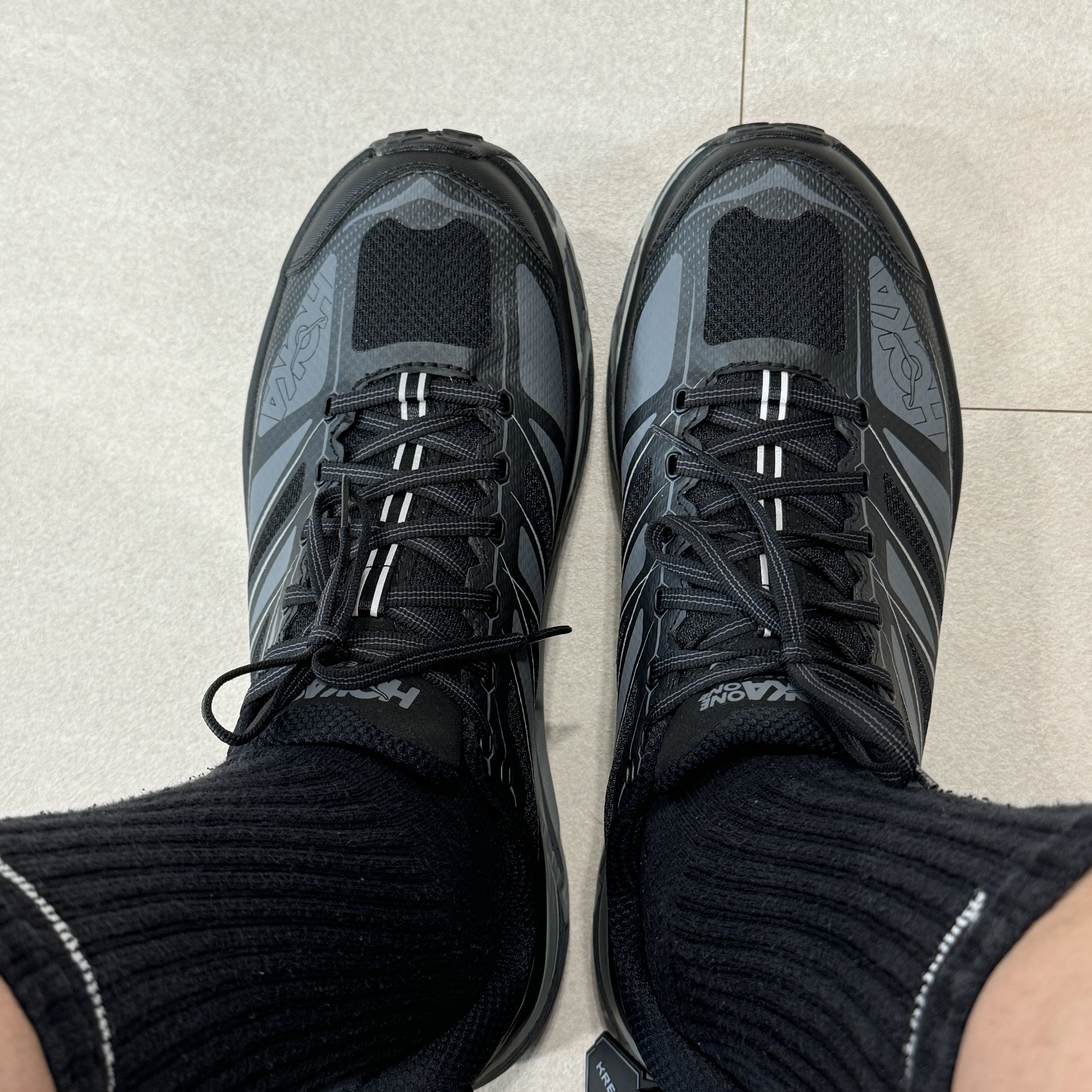Hoka Mafate Speed 2 Black Castlerock 착용 스타일