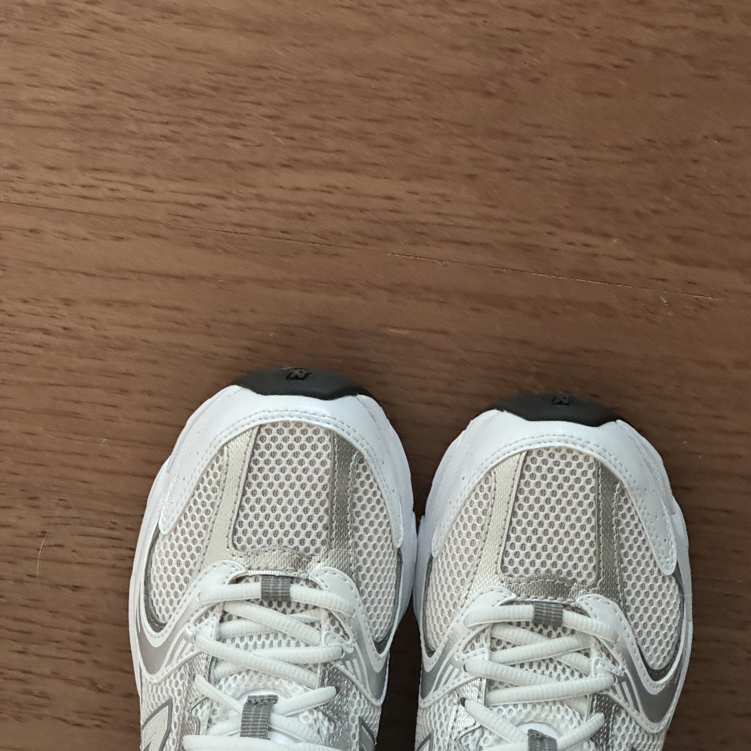 New Balance 530 White Silver 착용 스타일