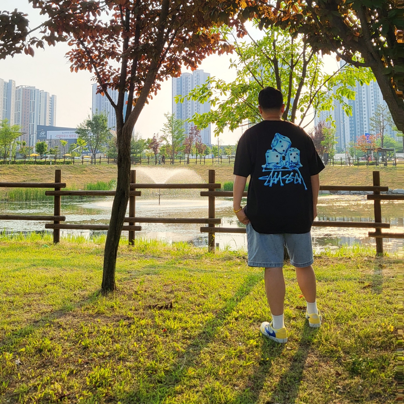 Stussy Melted T-Shirt Black, (W) Jordan 1 x Travis Scott Retro Low OG SP Canary 착용 스타일