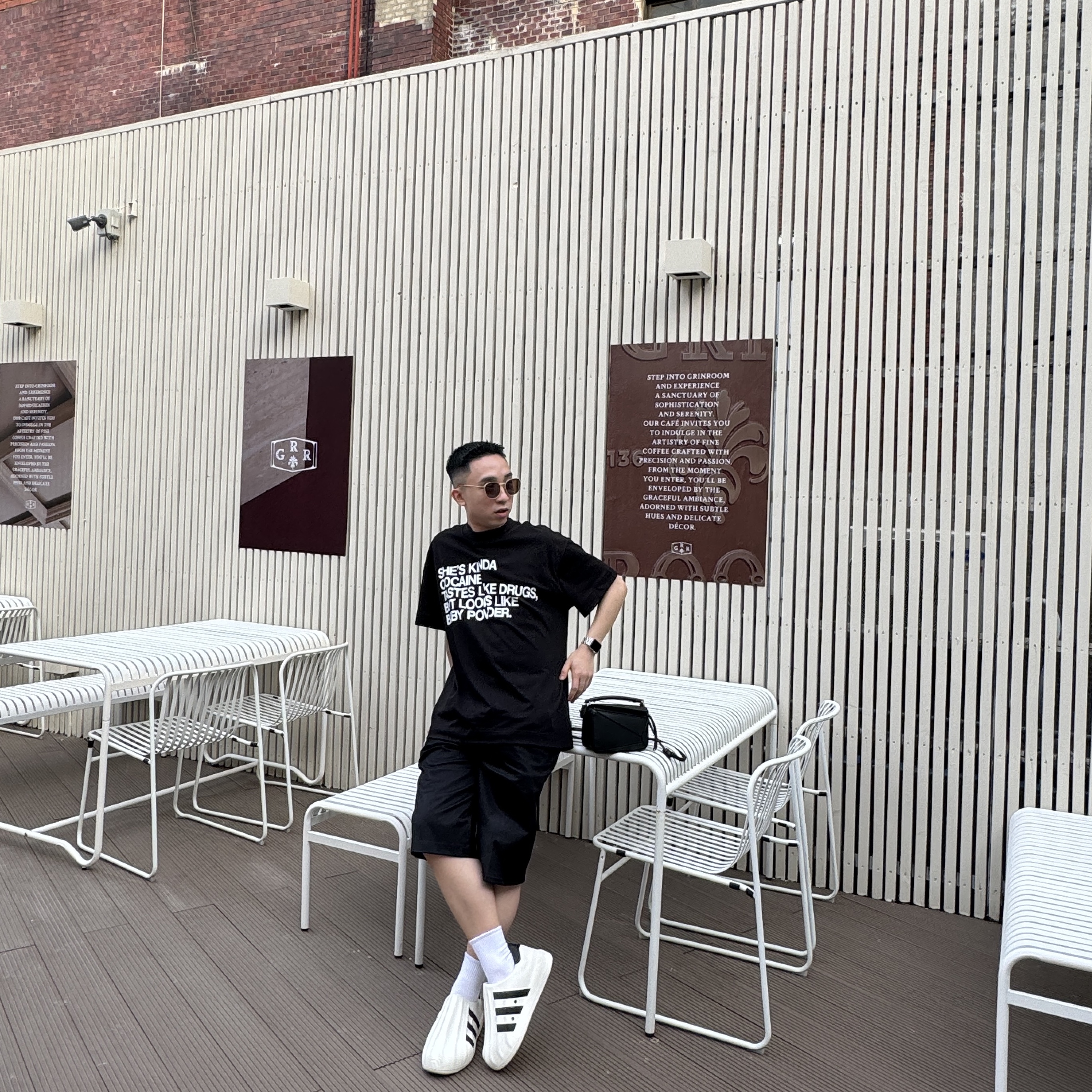Adidas Adifom Superstar Core White, Loewe Large Puzzle Bag in Grained Calfskin Anthracite 착용 스타일
