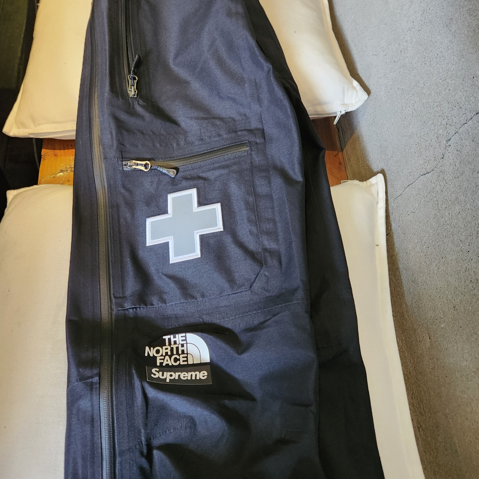 Supreme x The North Face Summit Series Rescue Mountain Pants Black - 22SS 착용 스타일 - 2