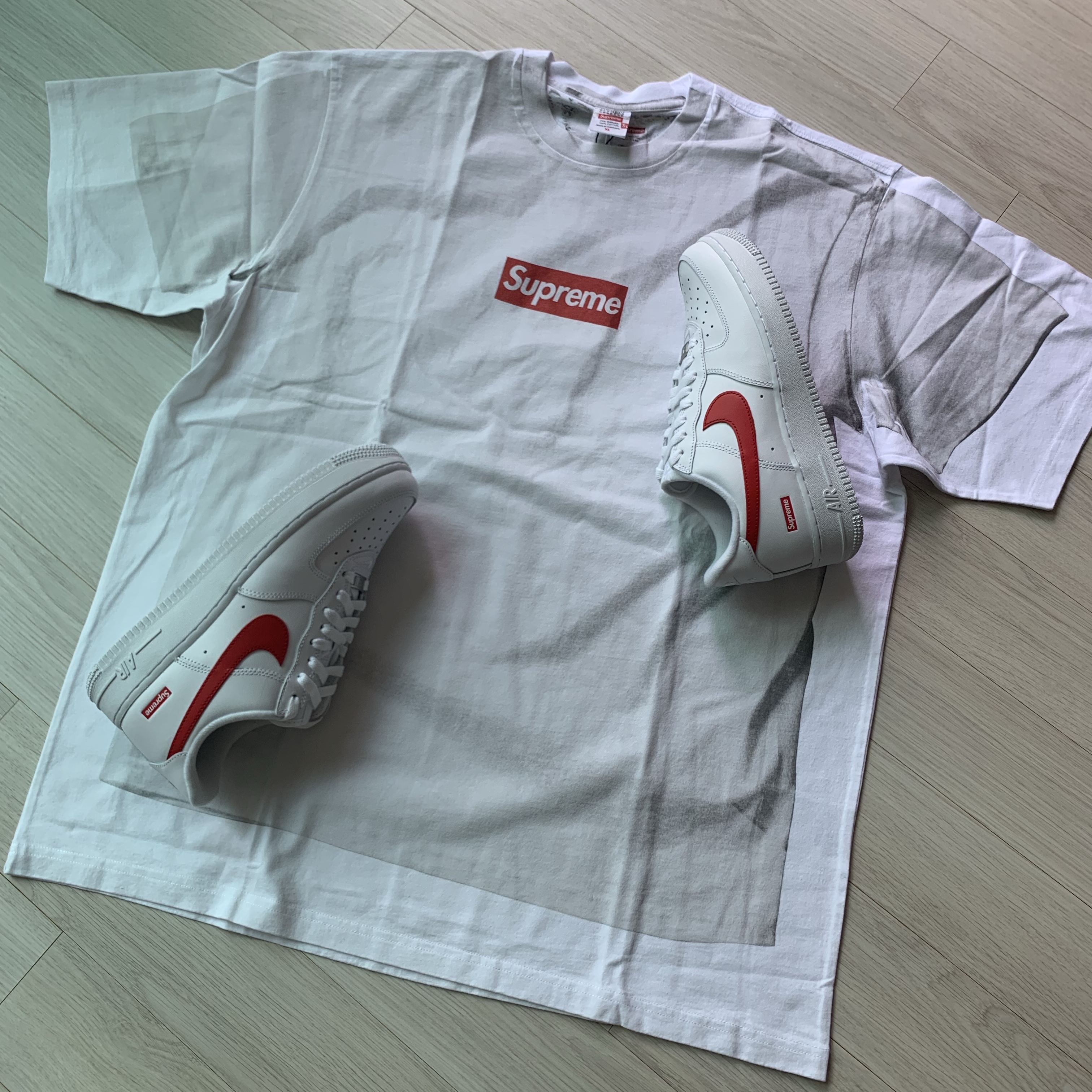 Supreme x MM6 Maison Margiela Box Logo T-Shirt White - 24SS, Nike x Supreme Air Force 1 Low White Speed Red - Shanghai Store Exclusive 착용 스타일