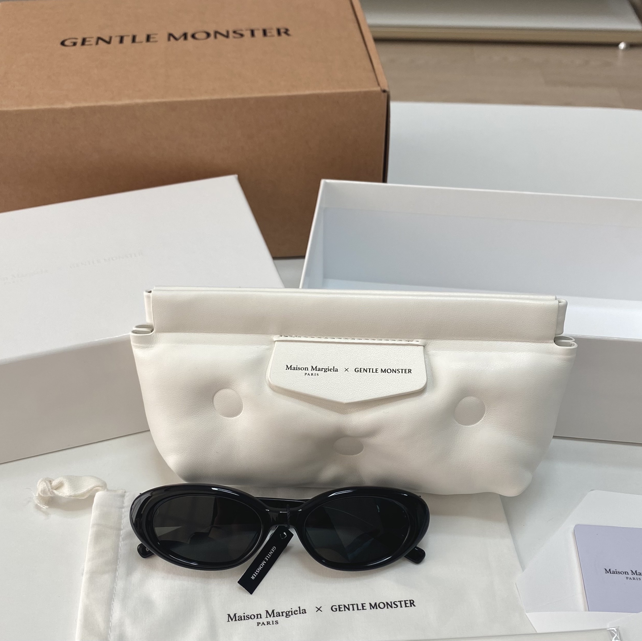 Gentle Monster x Maison Margiela MM107 Black Black 착용 스타일