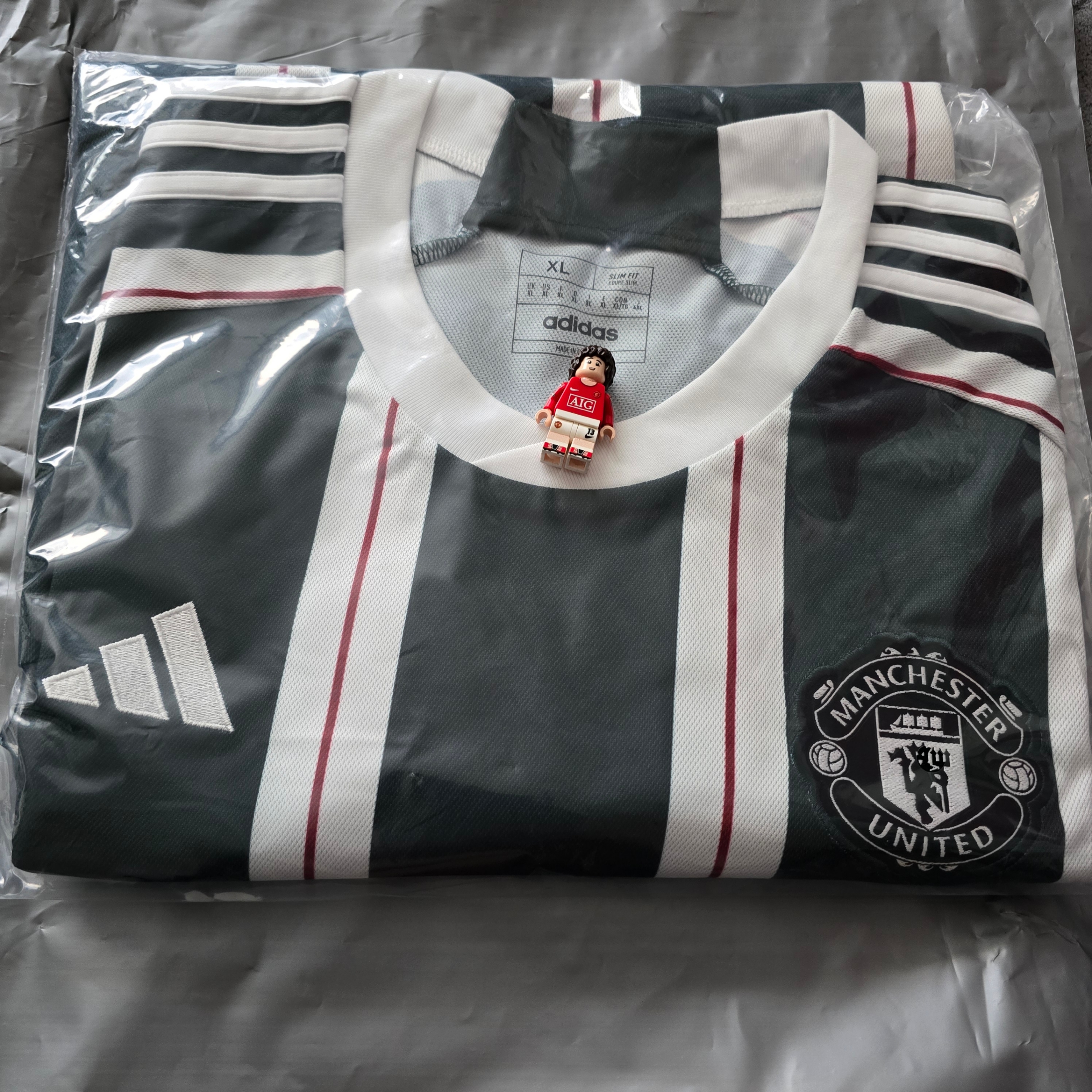 Adidas Manchester United 2023/24 Away Jersey Green Night Core White - KR Sizing (Non Marking Ver.) 착용 스타일 - 1