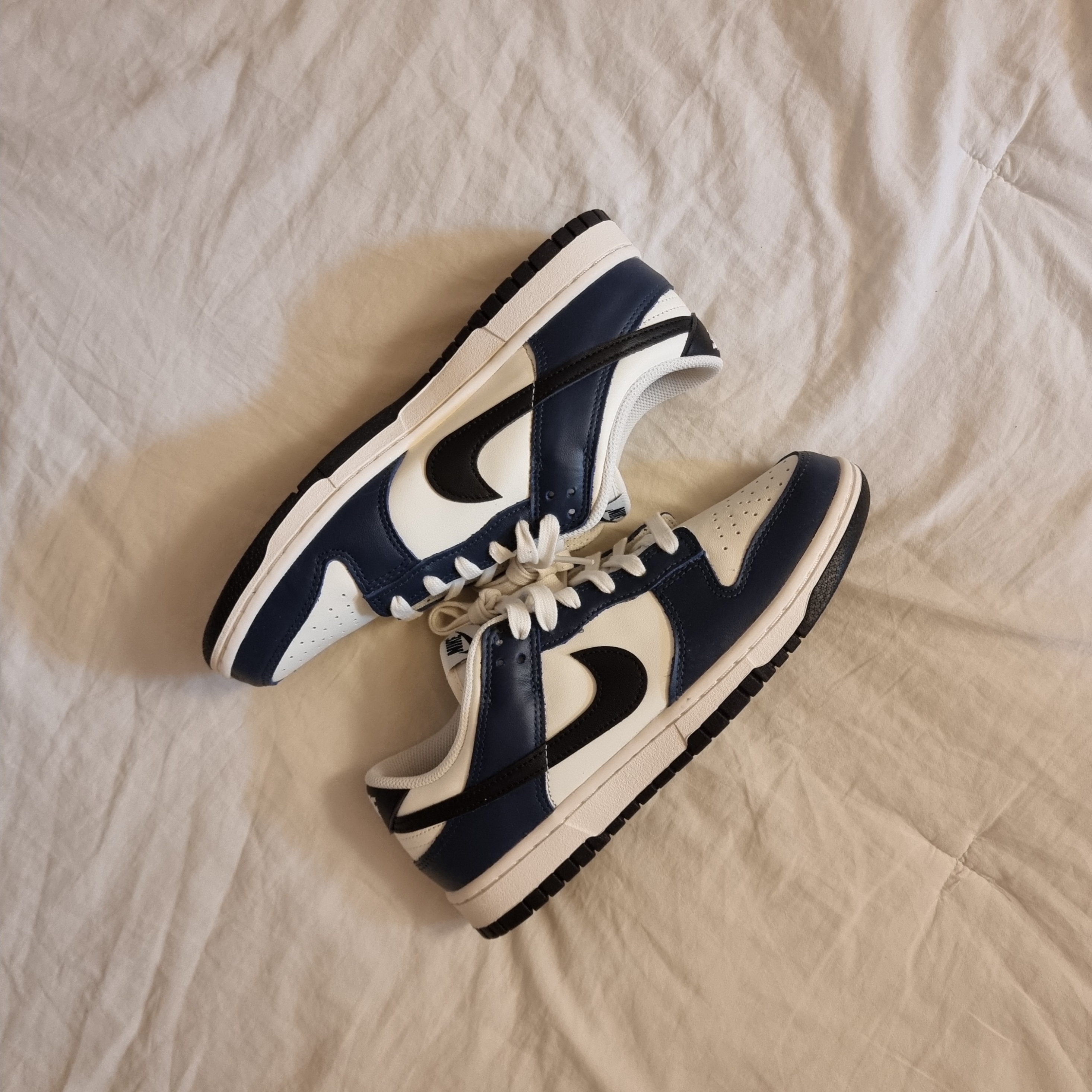 (W) Nike Dunk Low Midnight Navy Black 착용 스타일 - 2