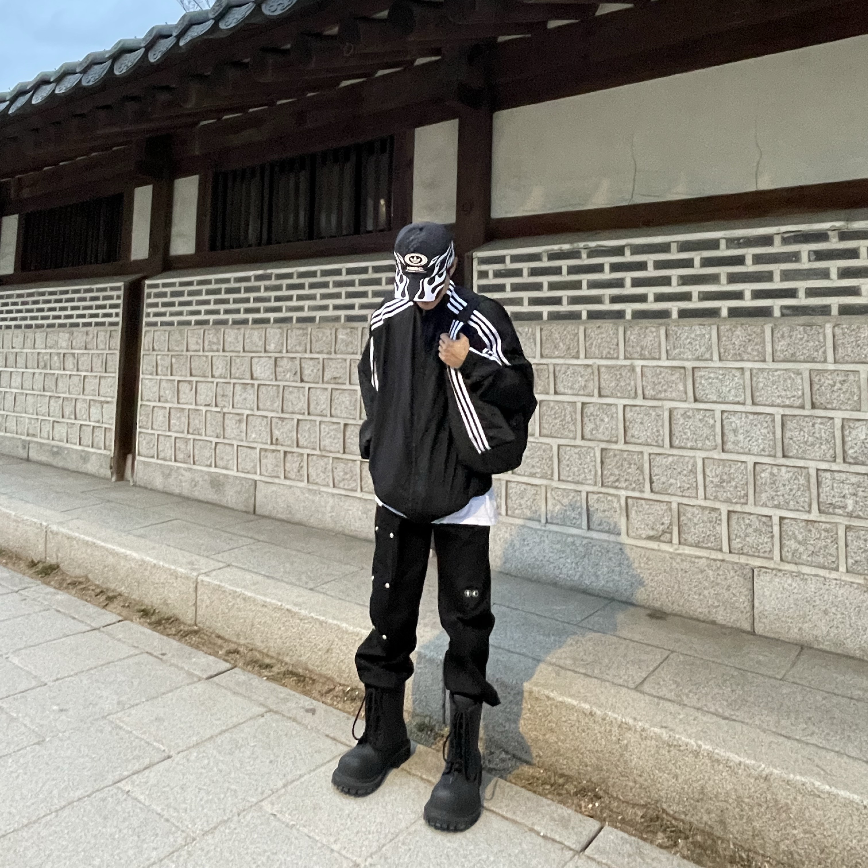 Balenciaga XL Army Boots Full Eva Black, Thug Club Thug Pants (2) Black 착용 스타일