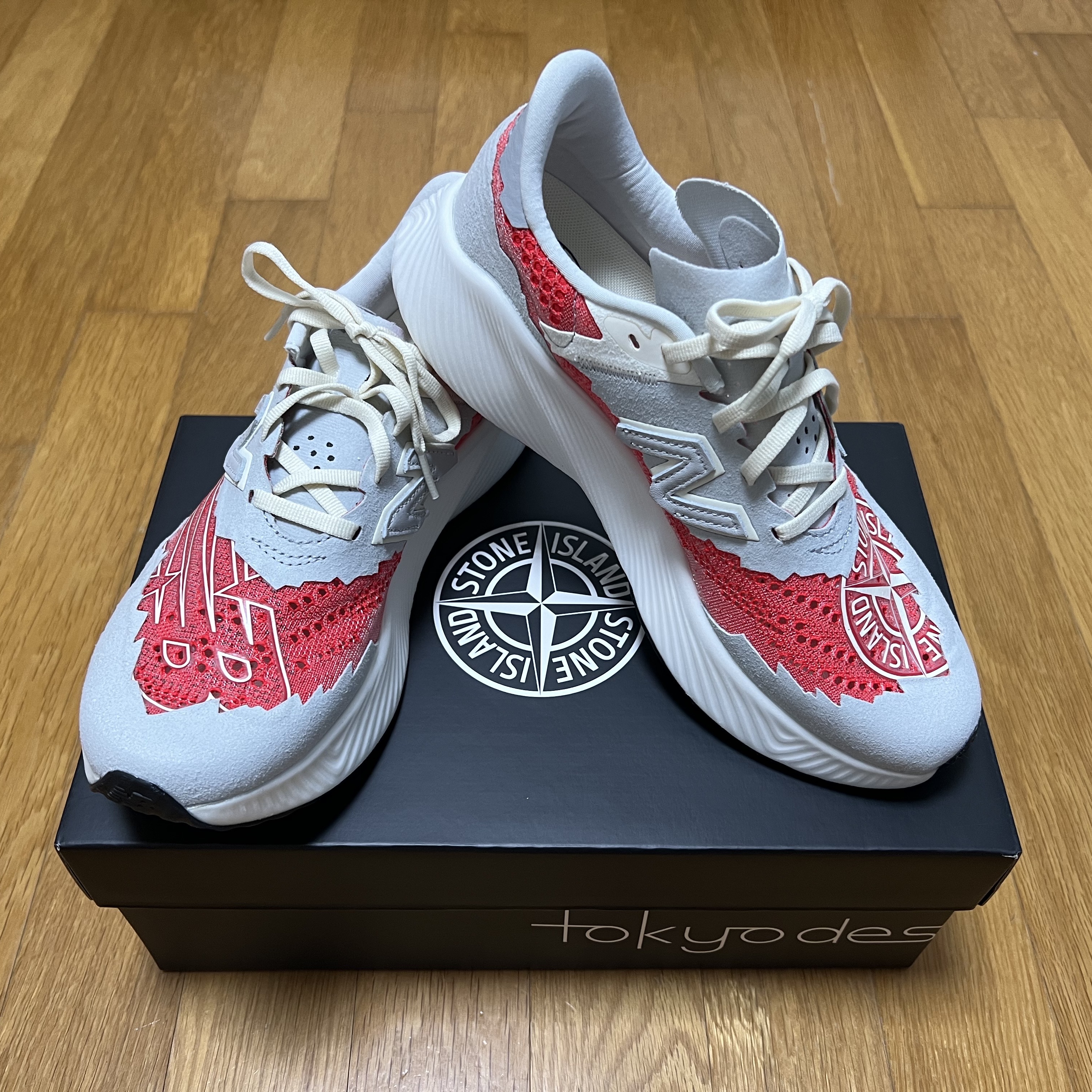 New Balance x Stone Island x Tokyo Design Studio FuelCell RC Elite v2 SI Red 착용 스타일 - 2