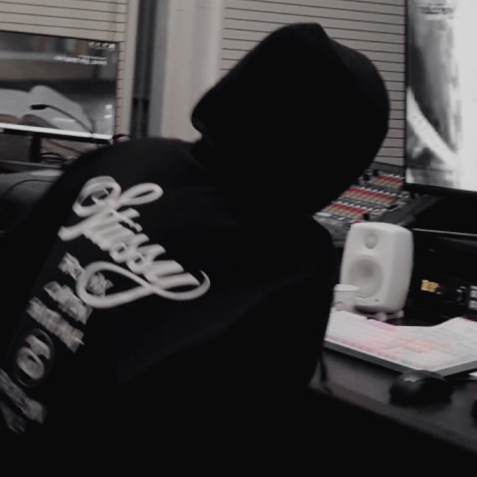 Stussy World Tour Hoodie Black 2022 착용 스타일 - 2