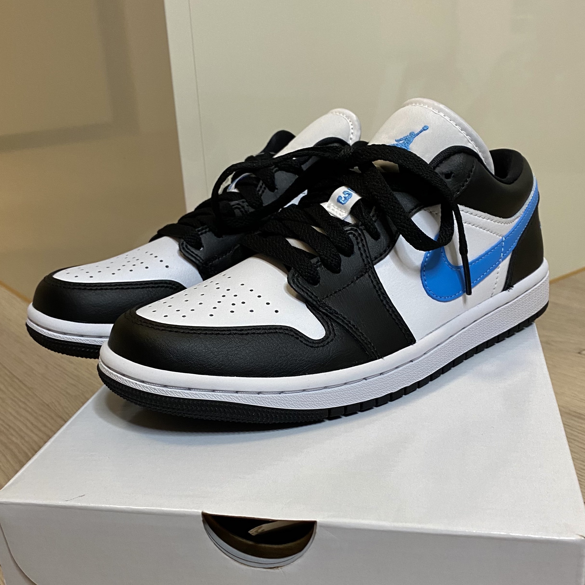 (W) Jordan 1 Low Black University Blue 착용 스타일