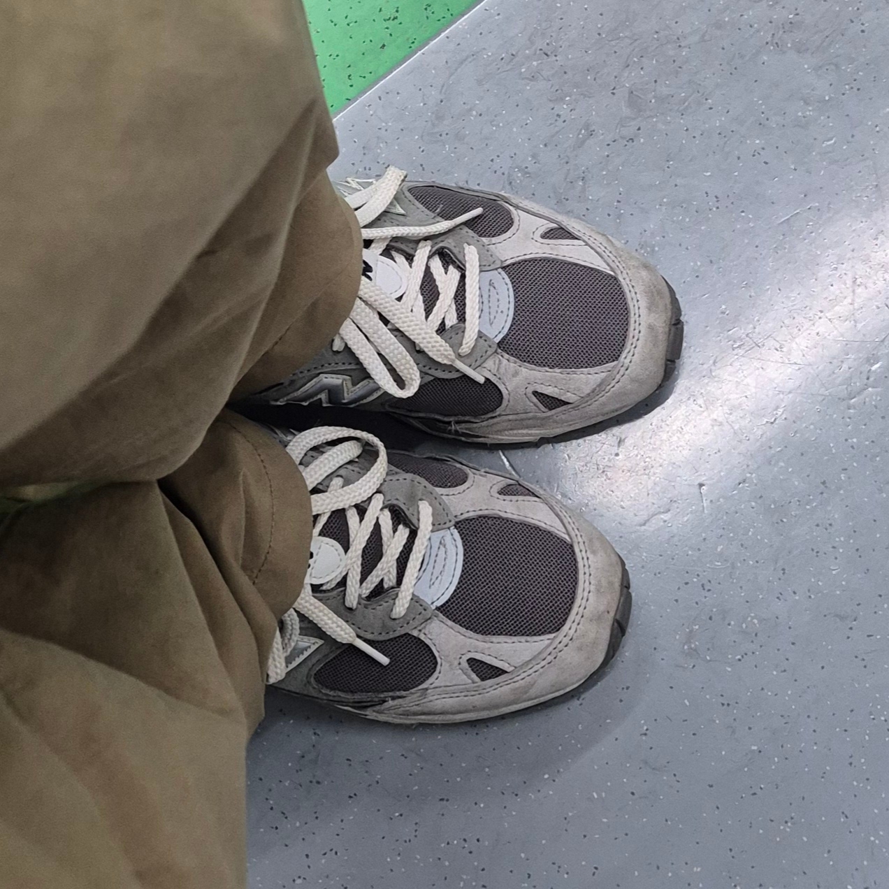 New Balance 991 Made in UK Green Grey 착용 스타일