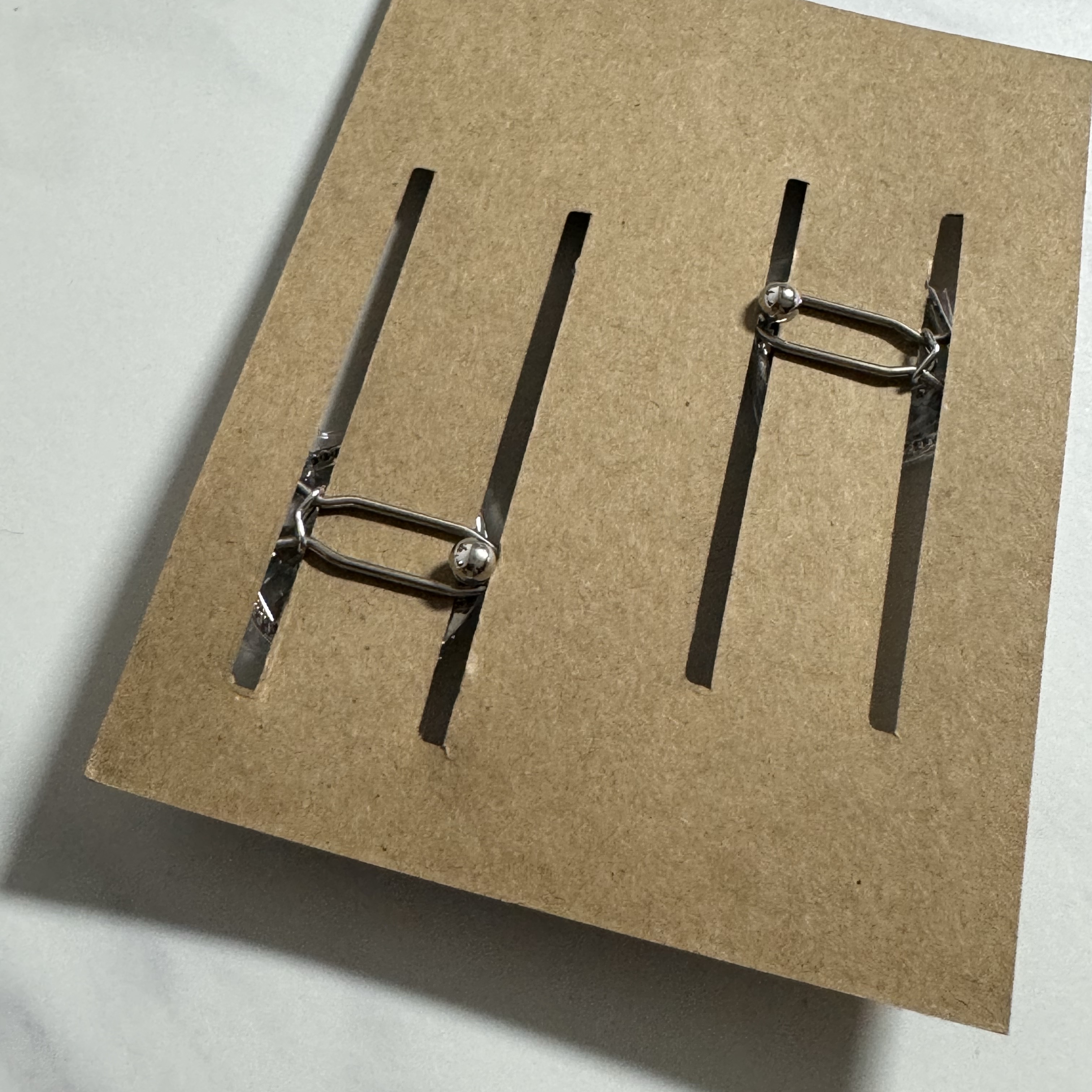 Stussy Surfman Hairclip Silver 착용 스타일 - 2