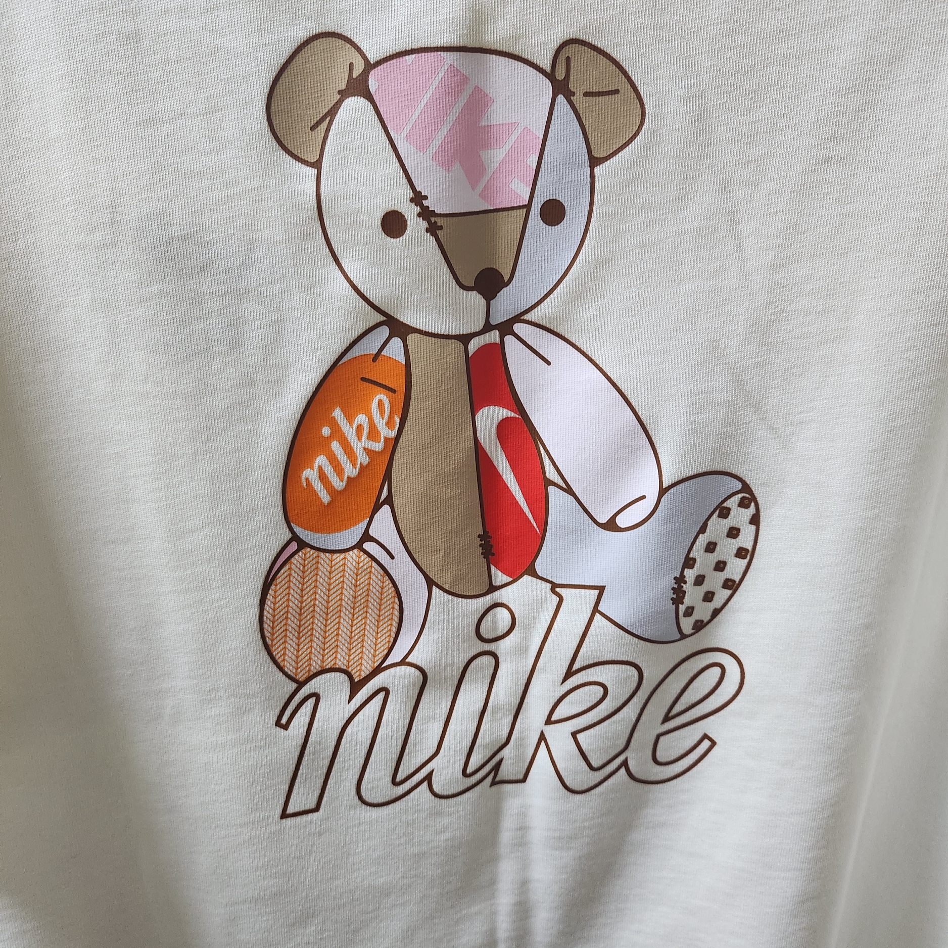 (W) Nike NSW Bear T-Shirt Pale Ivory - Asia 착용 스타일