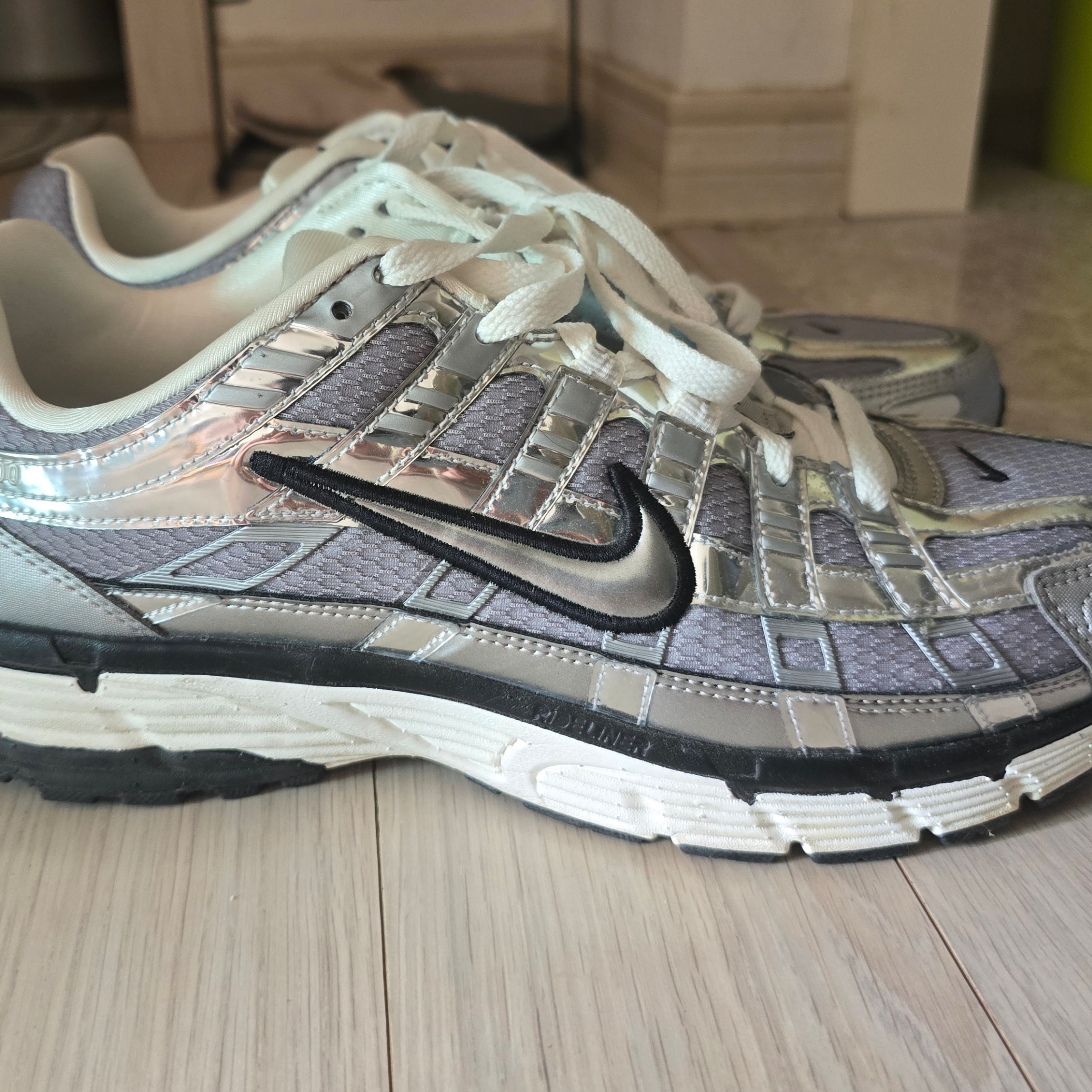 Nike P-6000 Metallic Silver 착용 스타일