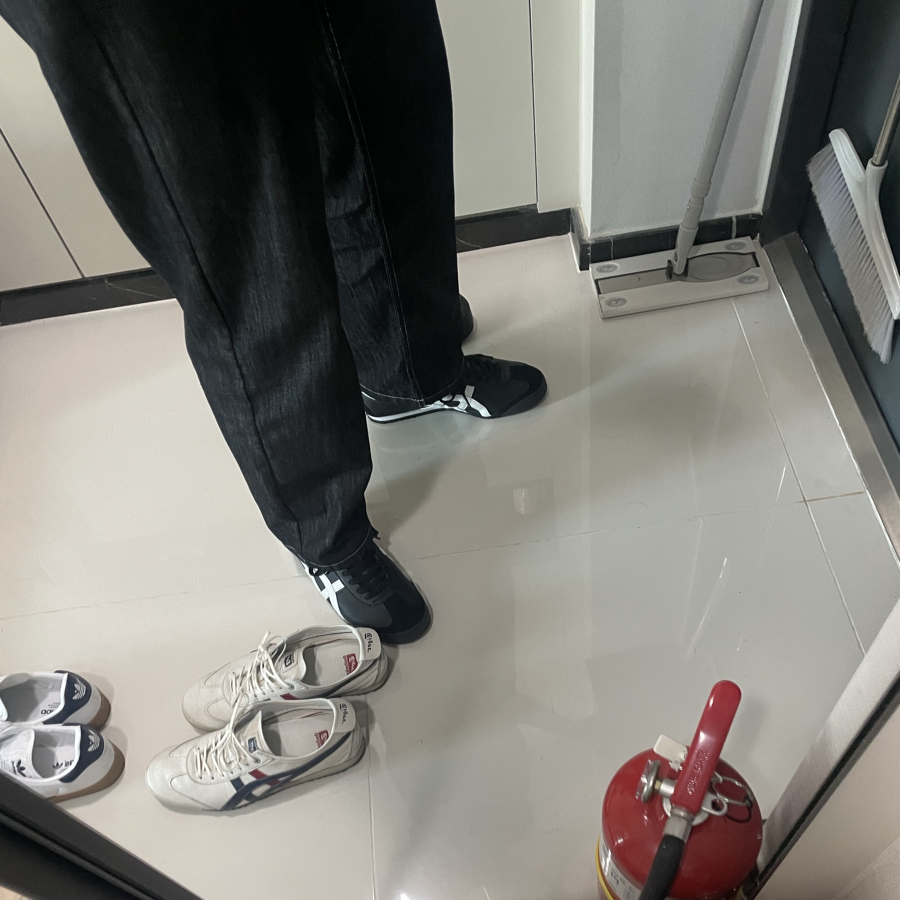 Onitsuka Tiger Mexico 66 Black White 착용 스타일