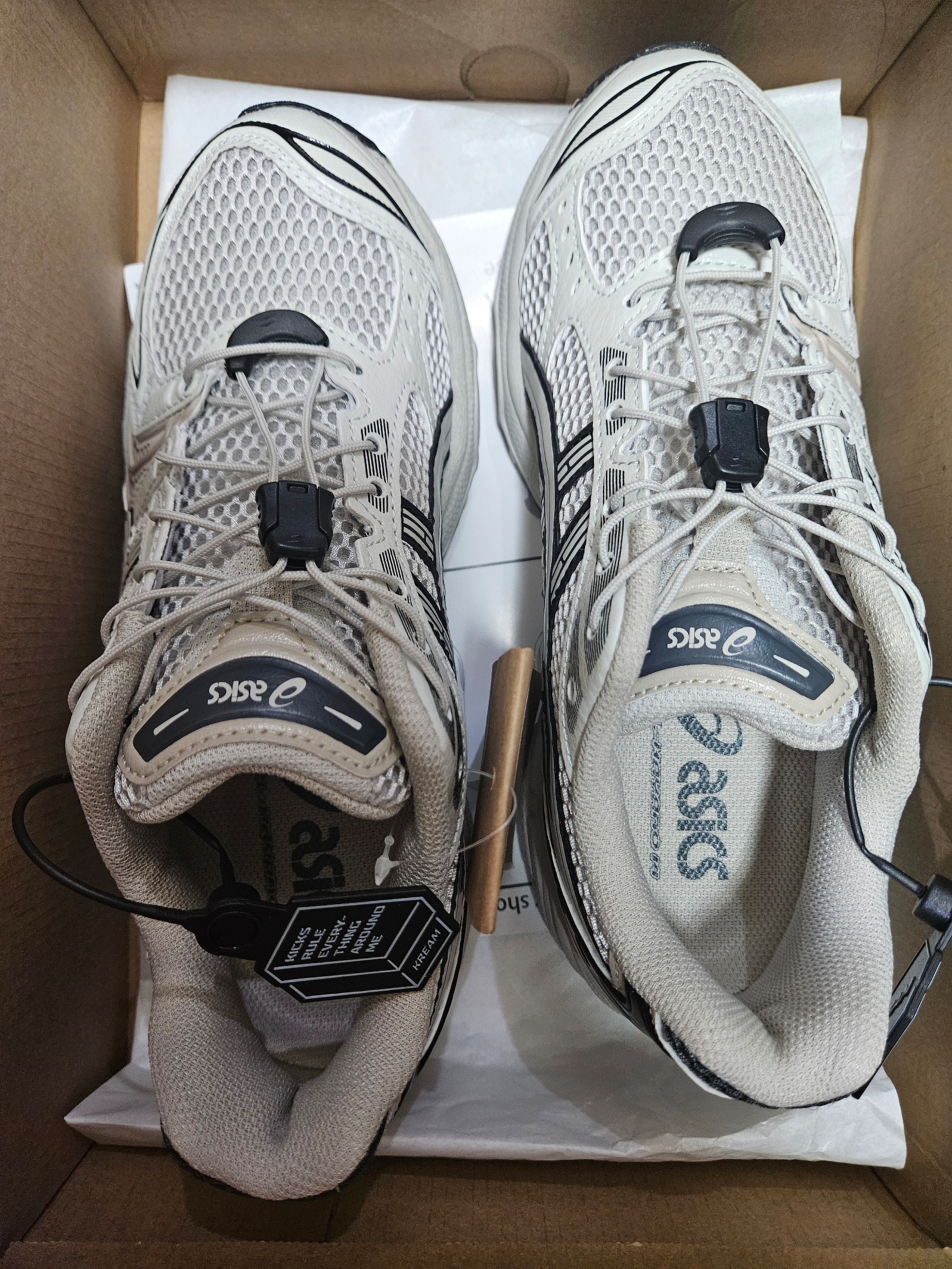 Asics Unlimited Gel-Kayano 14 Smoke Grey 착용 스타일