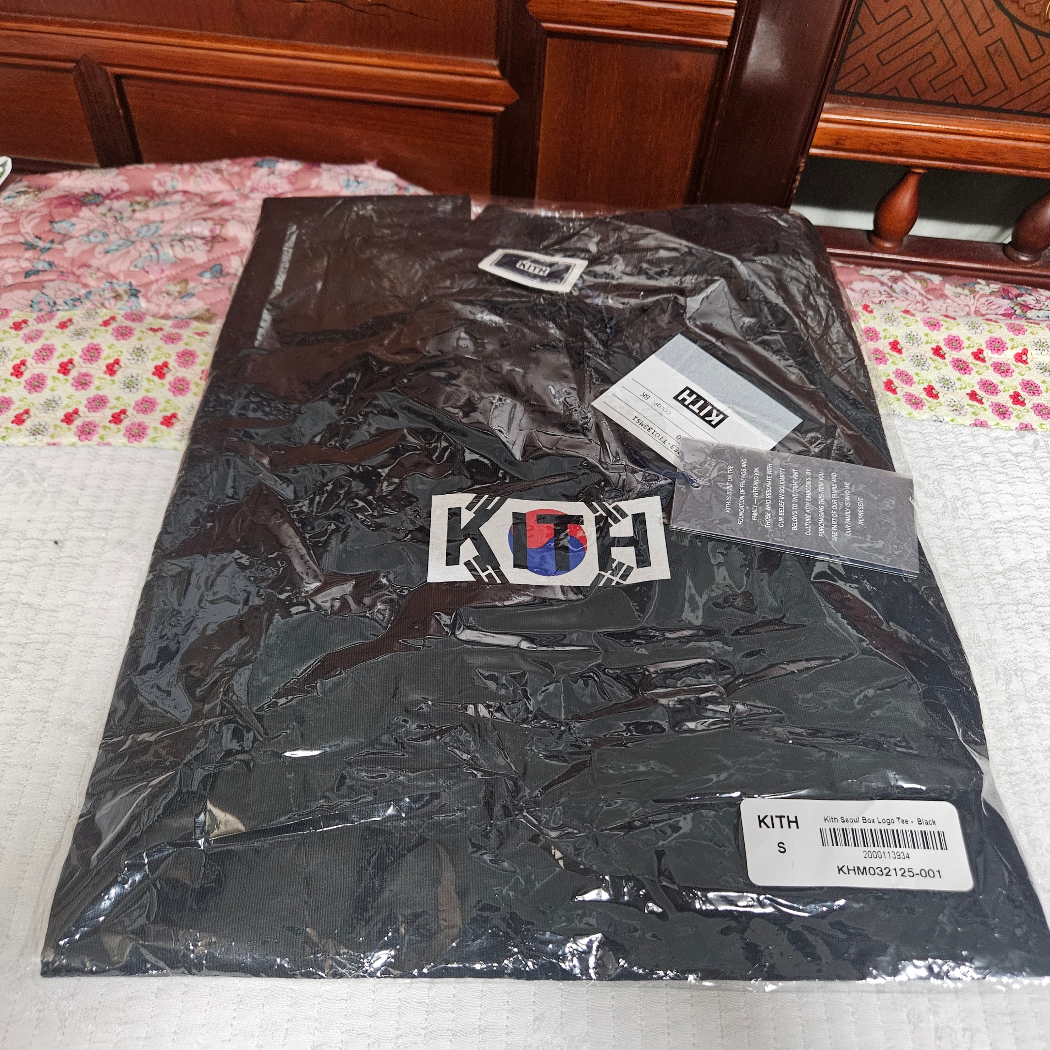 Kith Seoul Box Logo T-Shirt Black 착용 스타일