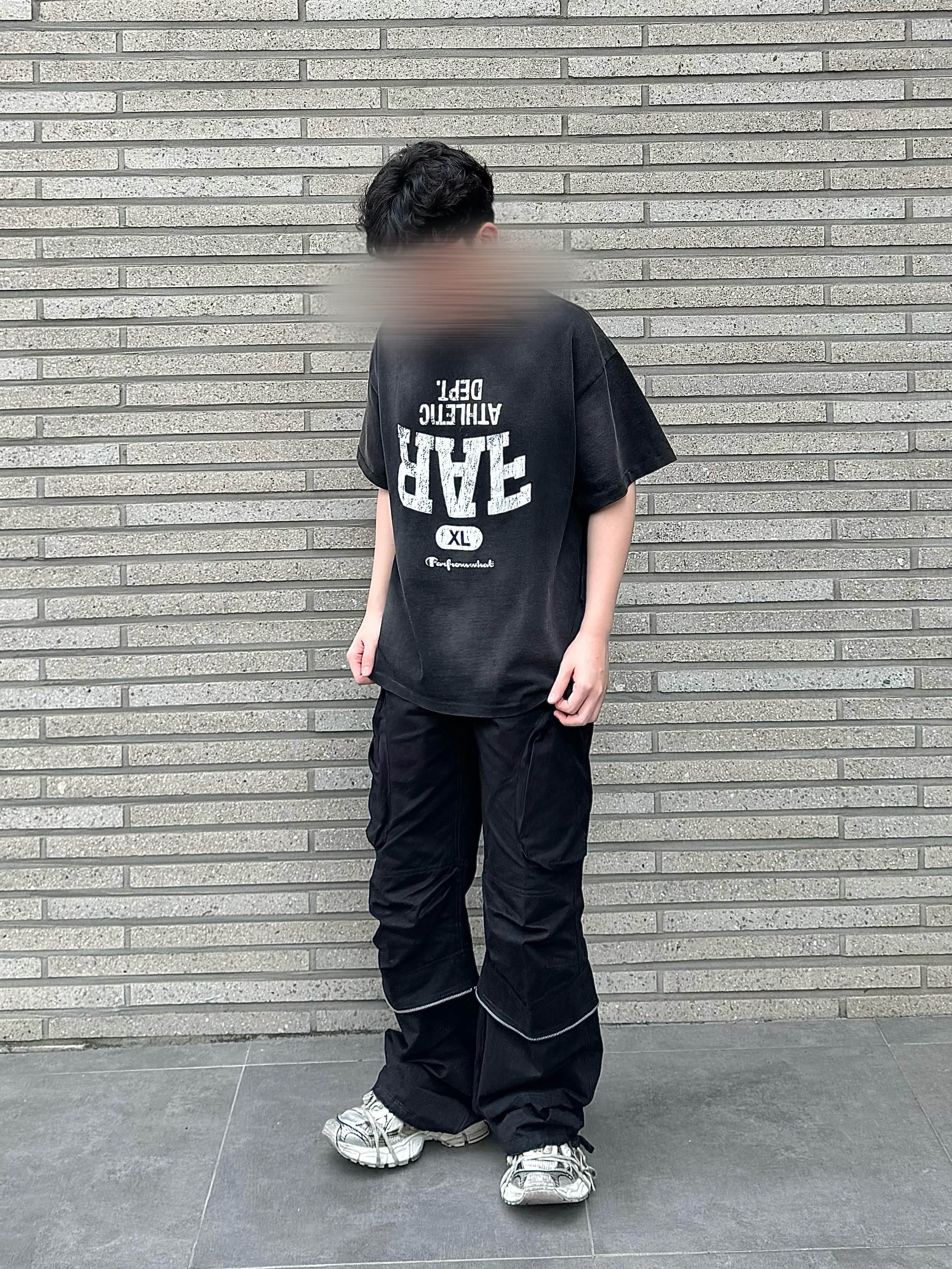 Farfromwhat Far Round Cargo Pants Black, Balenciaga 3XL Sneakers Beige 착용 스타일 - 1