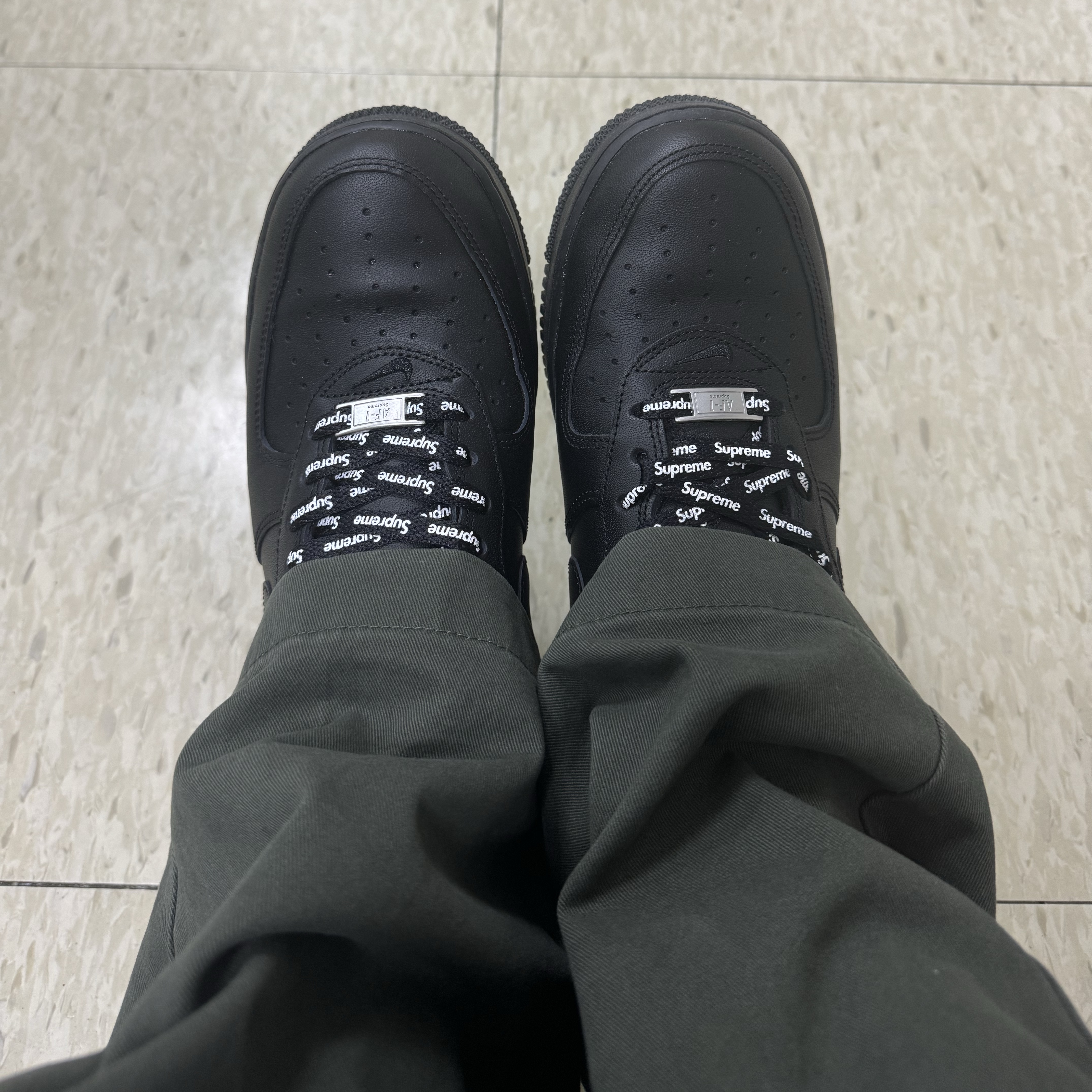 Nike x Supreme Air Force 1 Low Black, Supreme x Toy Machine Fist T-Shirt Black - 24SS 착용 스타일 - 2