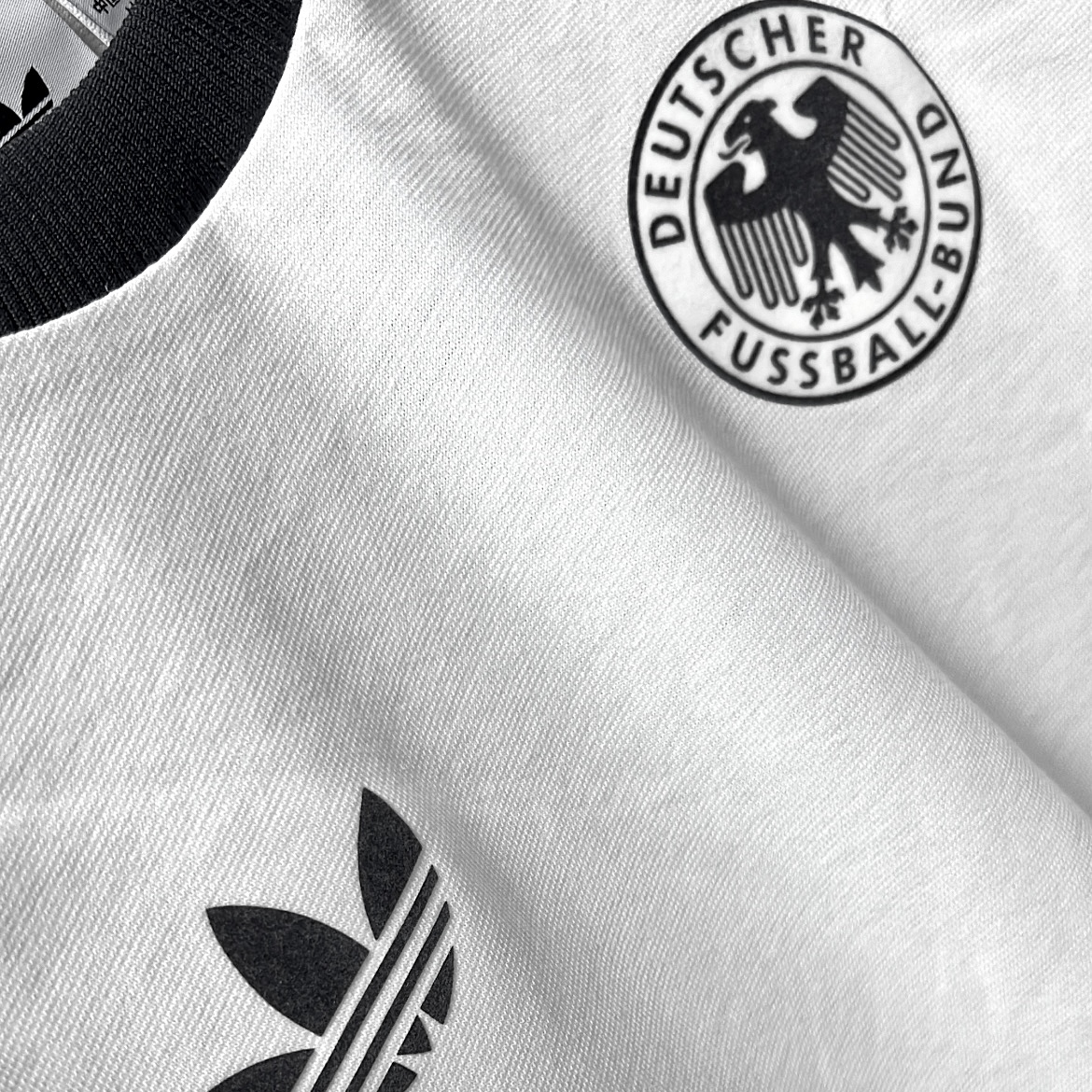 Adidas German Adicolor Classic 3-Stripes T-Shirt Off White - KR Sizing 착용 스타일