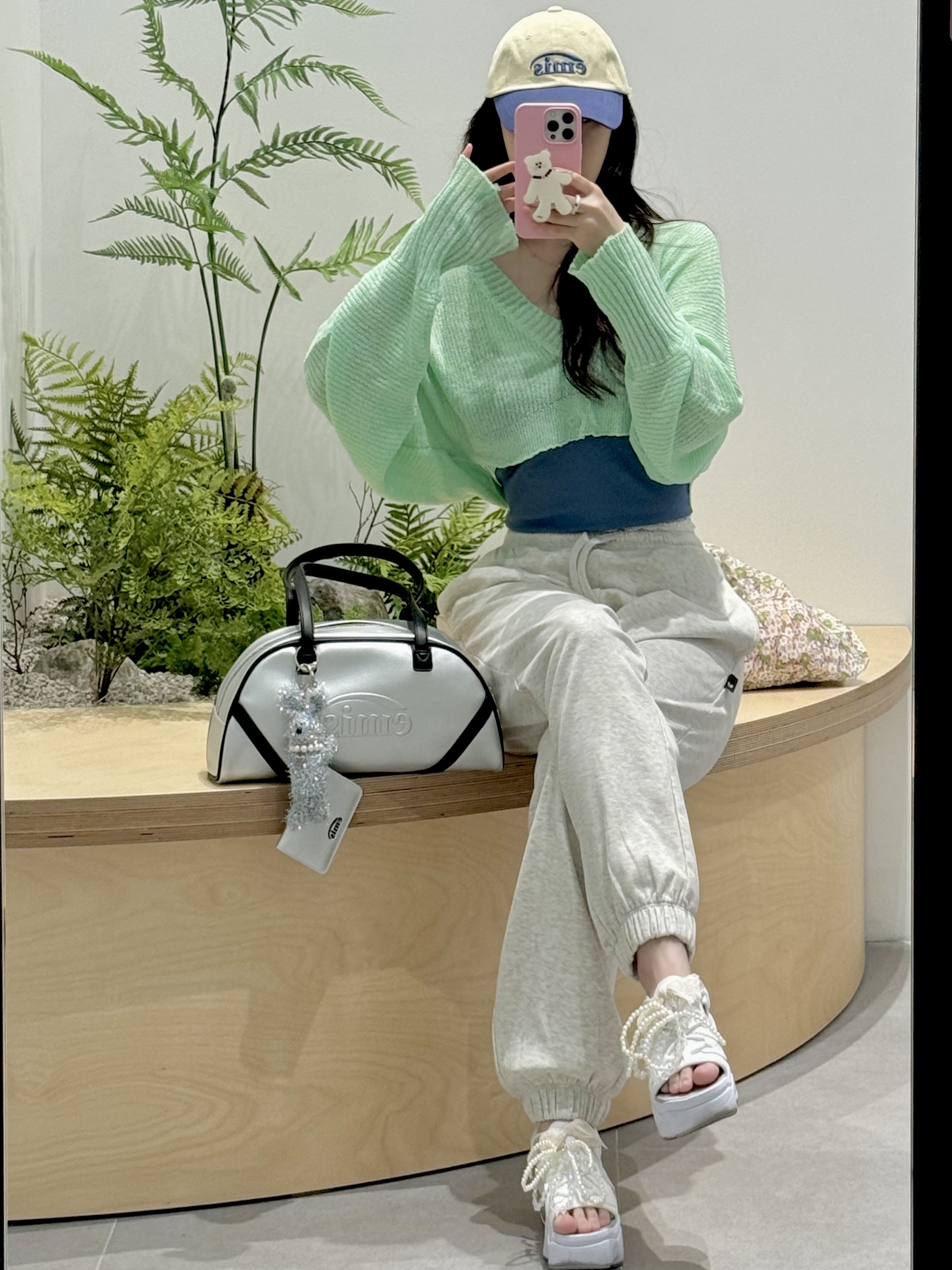 Emis Pastel Flower Corduroy Eco Bag Yellow Green, Emis Wide Vintage Tote Bag Silver 착용 스타일 - 2