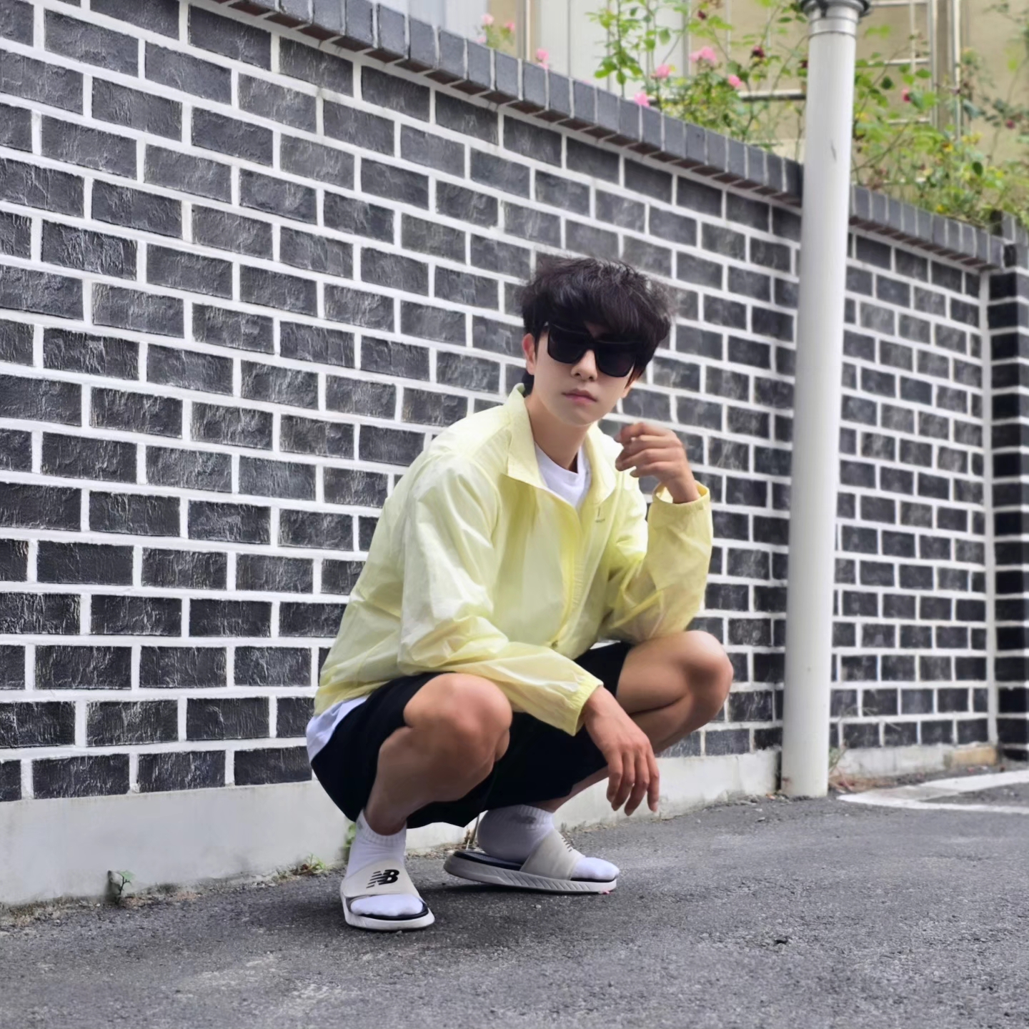 Millo Archive Minimalist Bermuda Half Pants Pine Green, New Balance Cushioning Slide White 착용 스타일 - 4