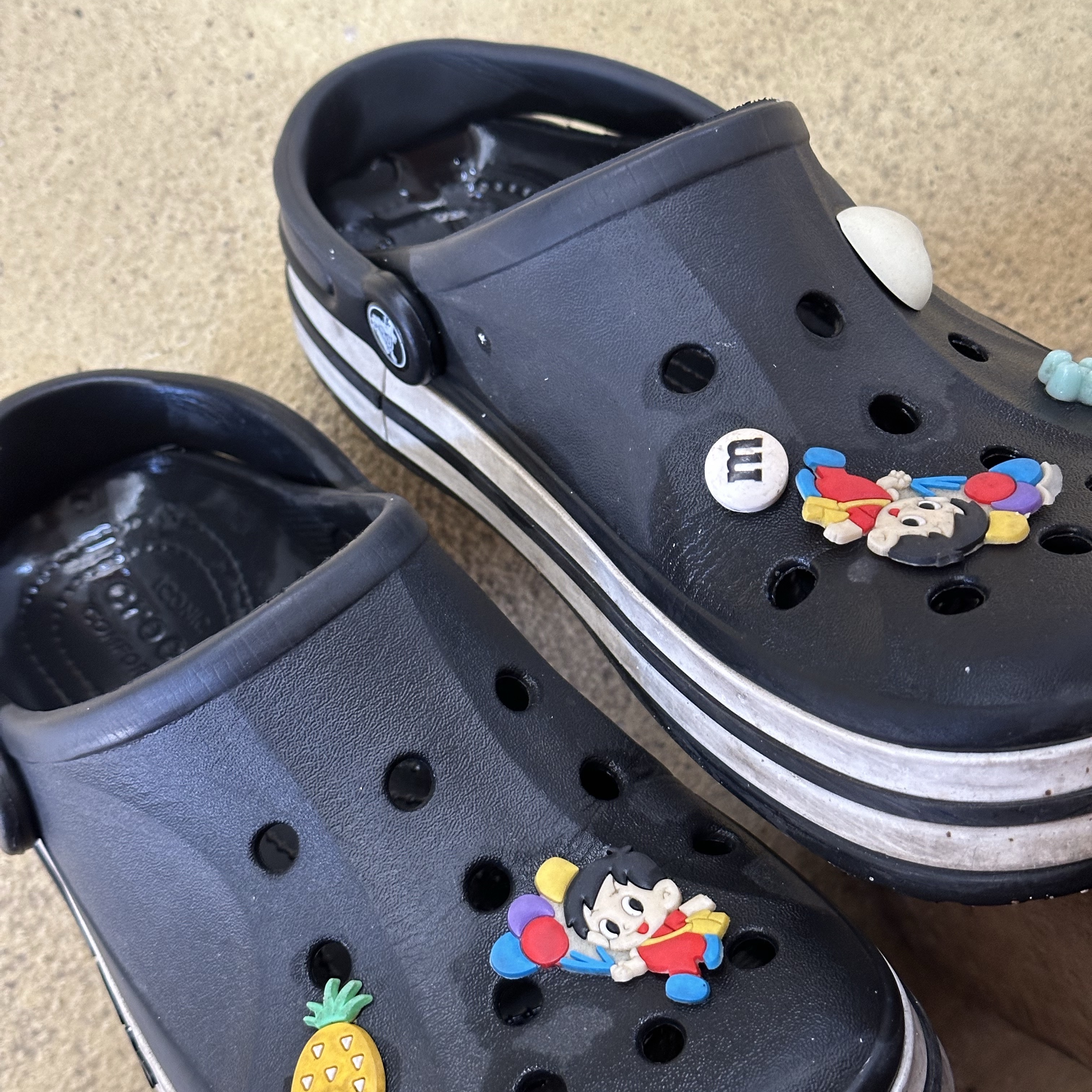 Crocs Bayaband Clog Black White 착용 스타일